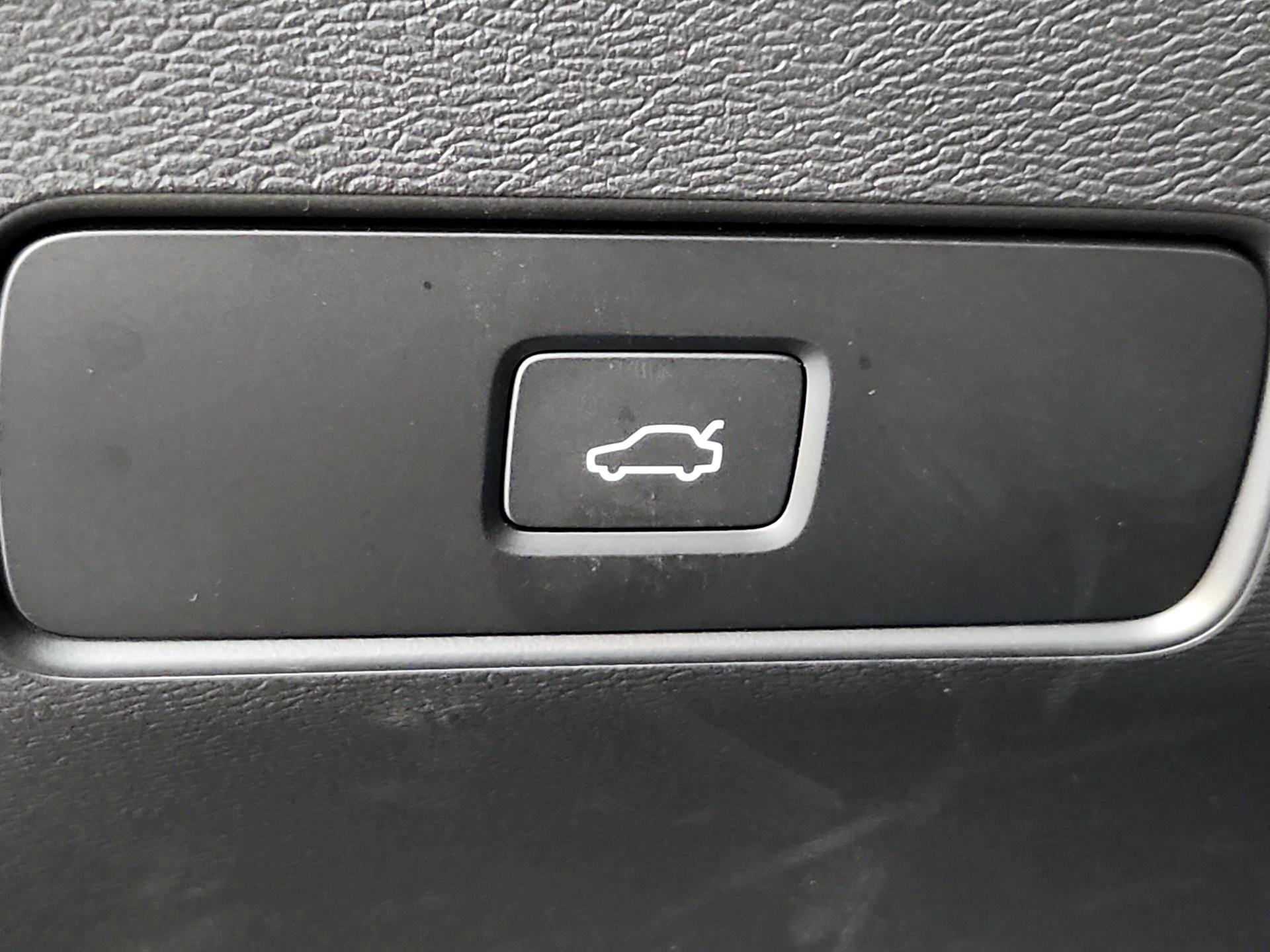 Thumbnail: 2023 Volvo XC40 - 13