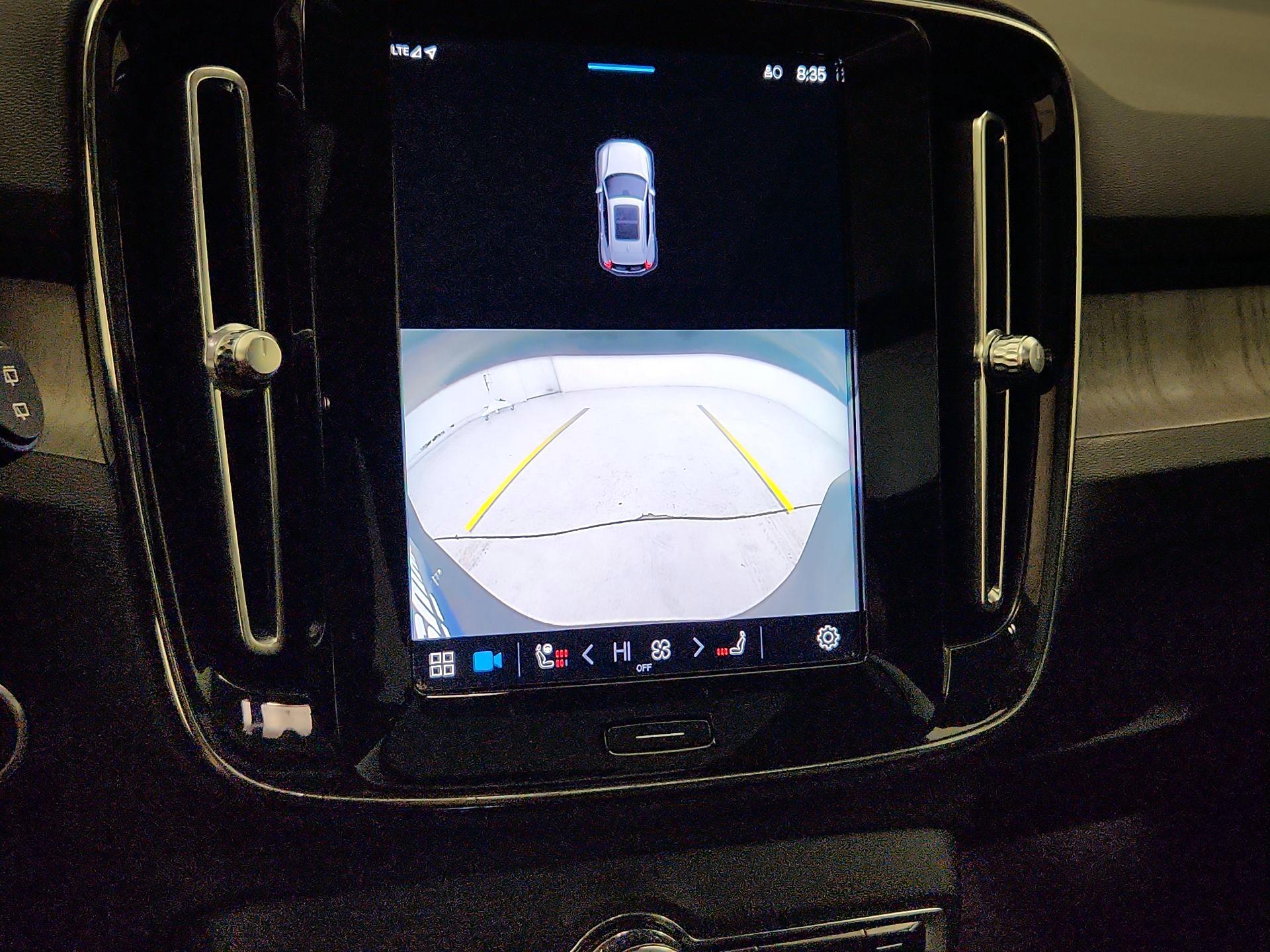 Thumbnail: 2023 Volvo XC40 - 15