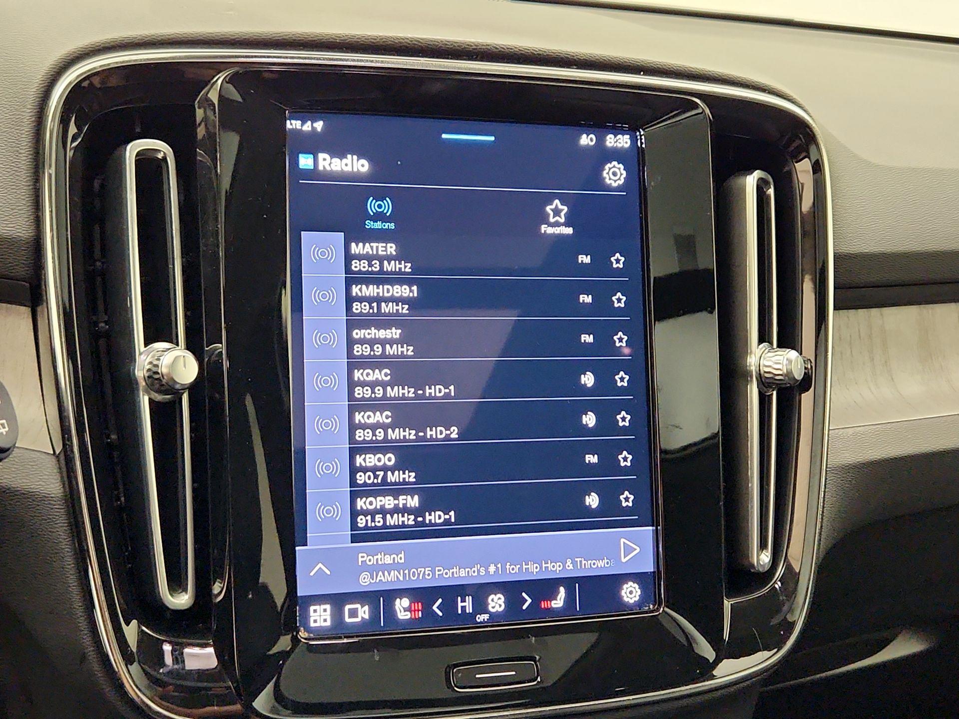 Thumbnail: 2023 Volvo XC40 - 16