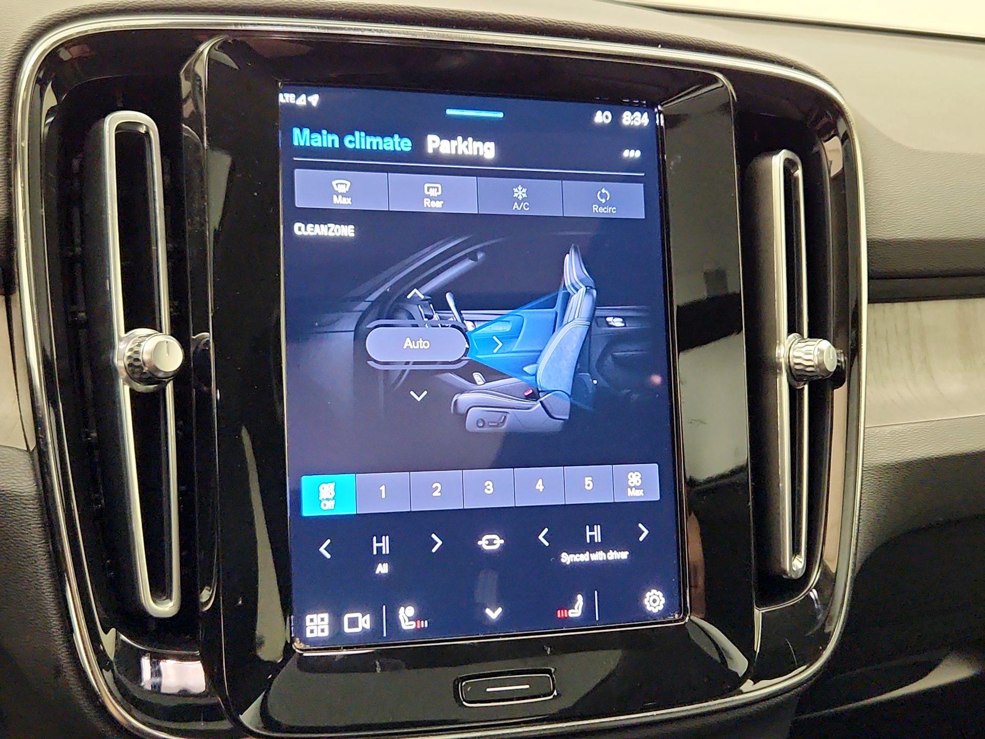 Thumbnail: 2023 Volvo XC40 - 17