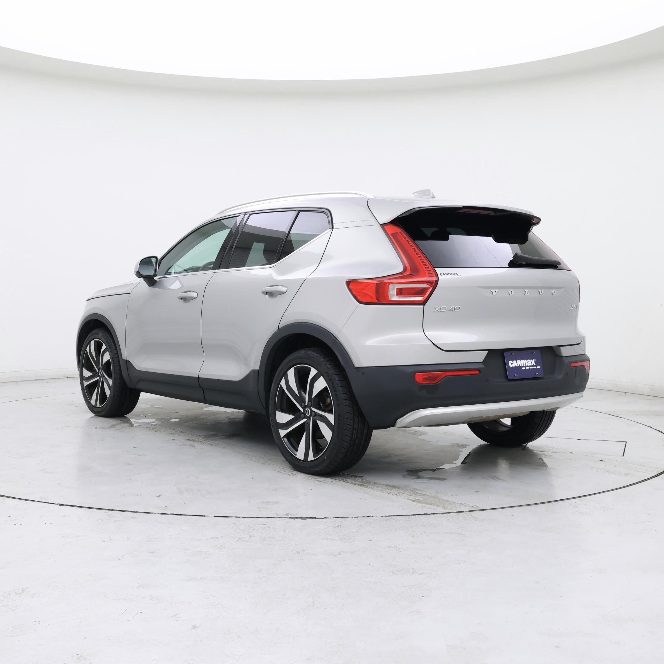Thumbnail: 2023 Volvo XC40 - 2