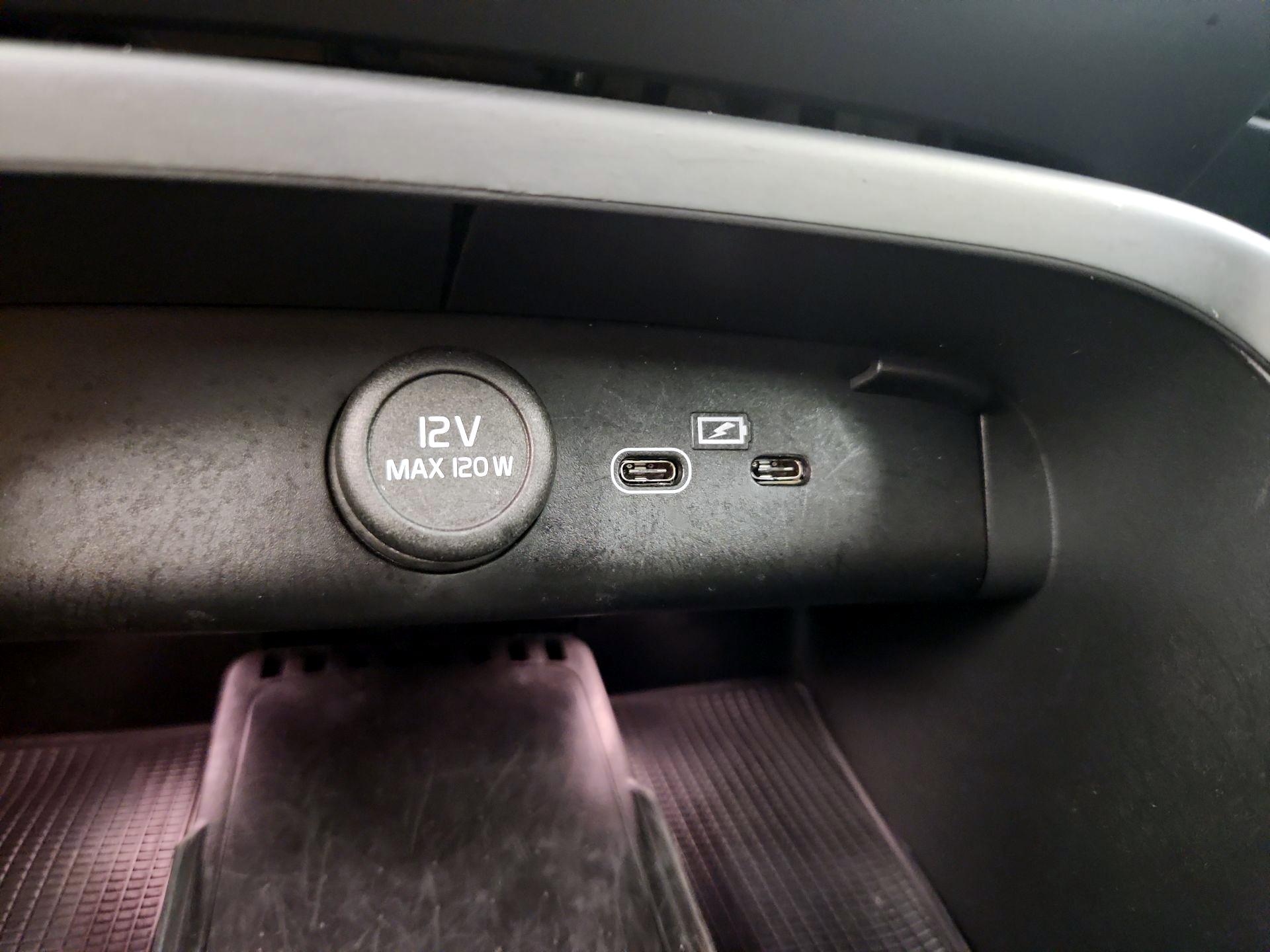 Thumbnail: 2023 Volvo XC40 - 19