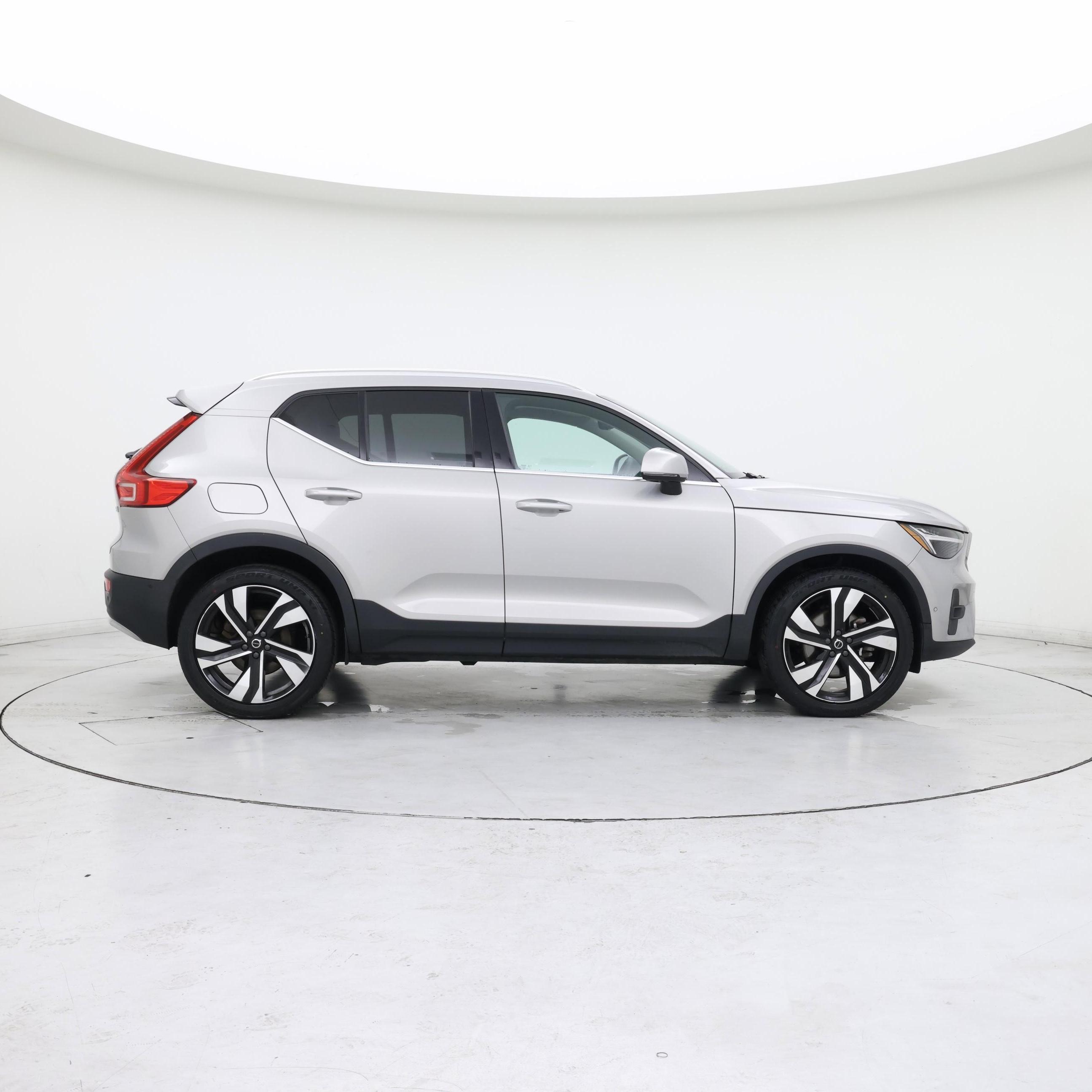 Thumbnail: 2023 Volvo XC40 - 7