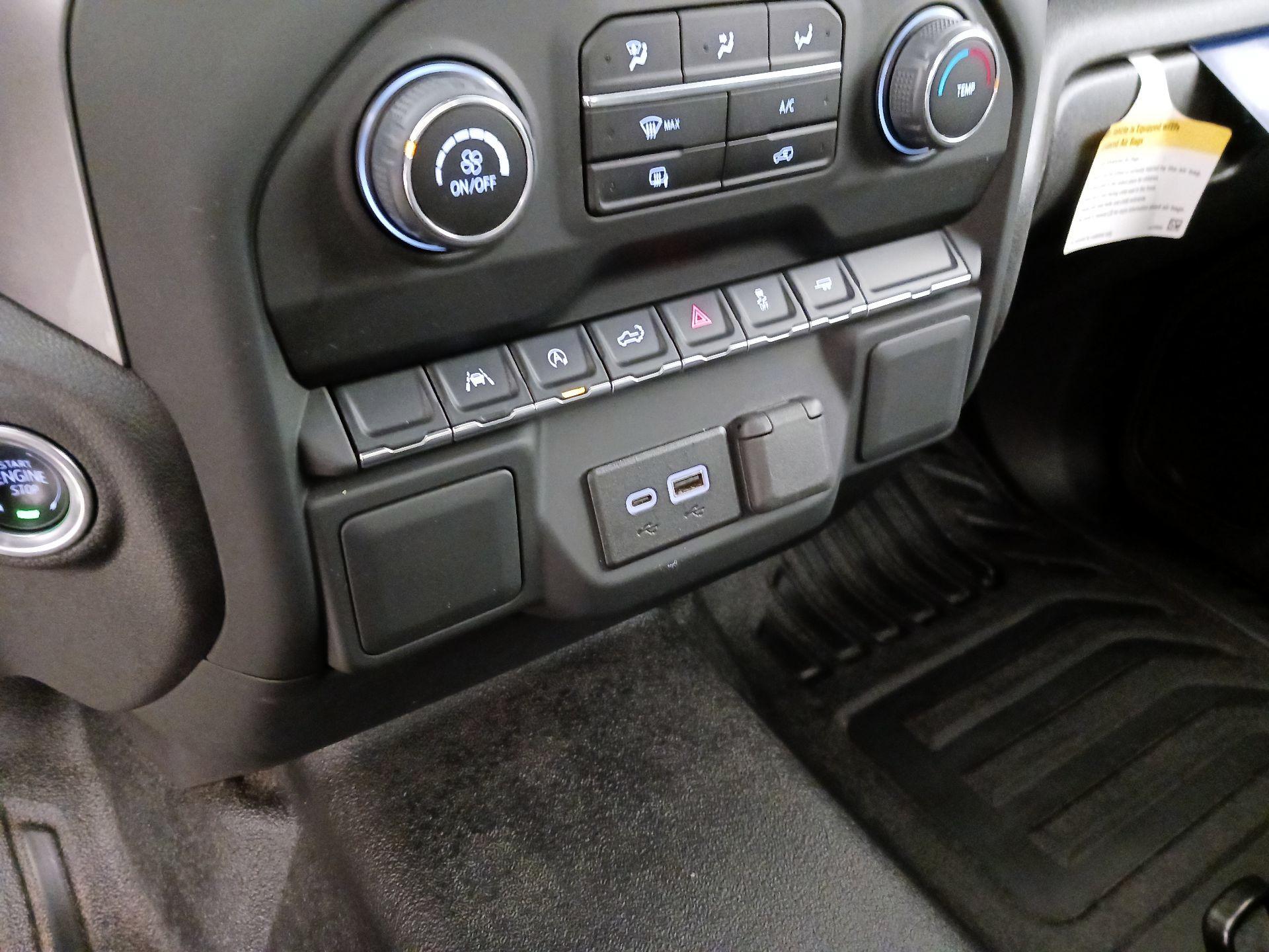 Thumbnail: 2024 Chevrolet Silverado 1500 - 18