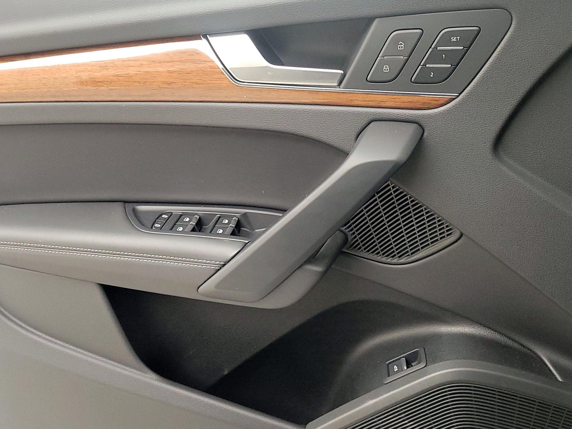 Thumbnail: 2023 Audi Q5 - 12