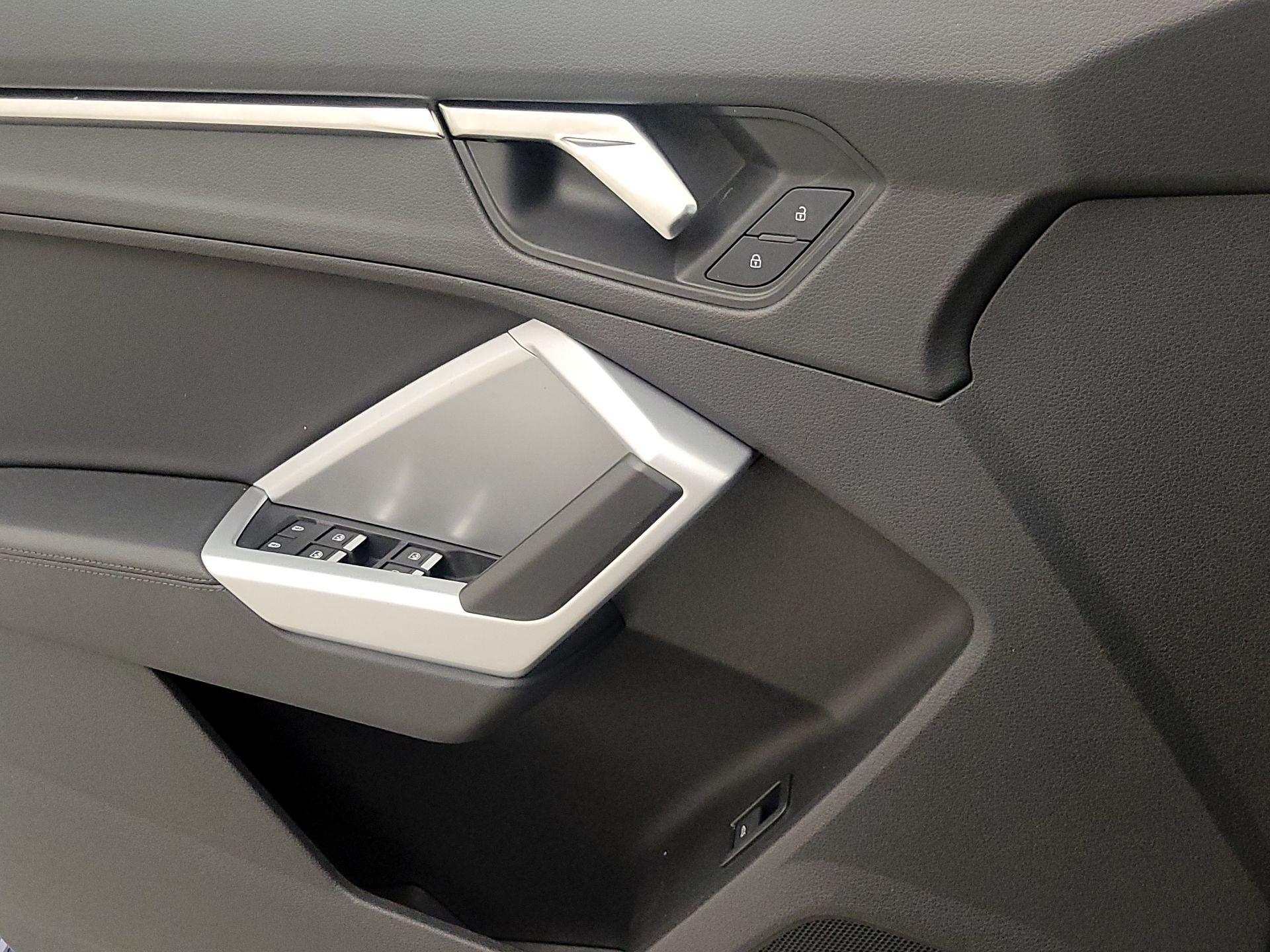 Thumbnail: 2022 Audi Q3 - 12