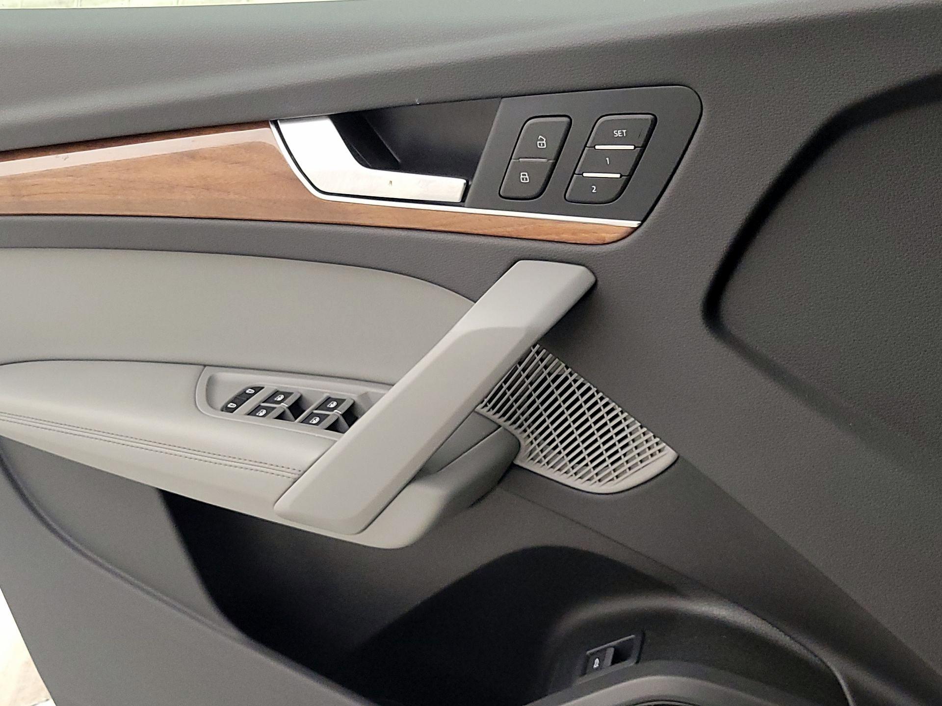 Thumbnail: 2022 Audi Q5 - 12