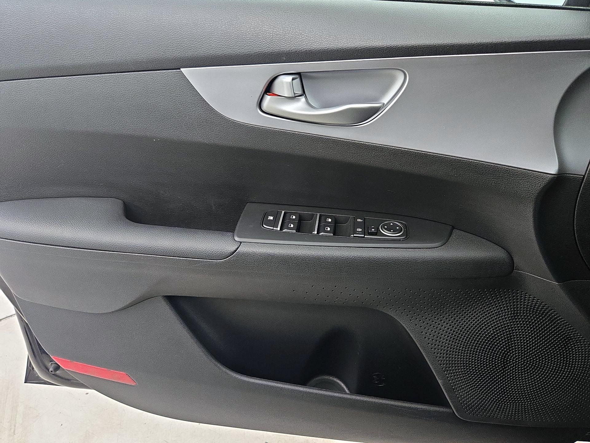 Thumbnail: 2022 Kia Forte - 12