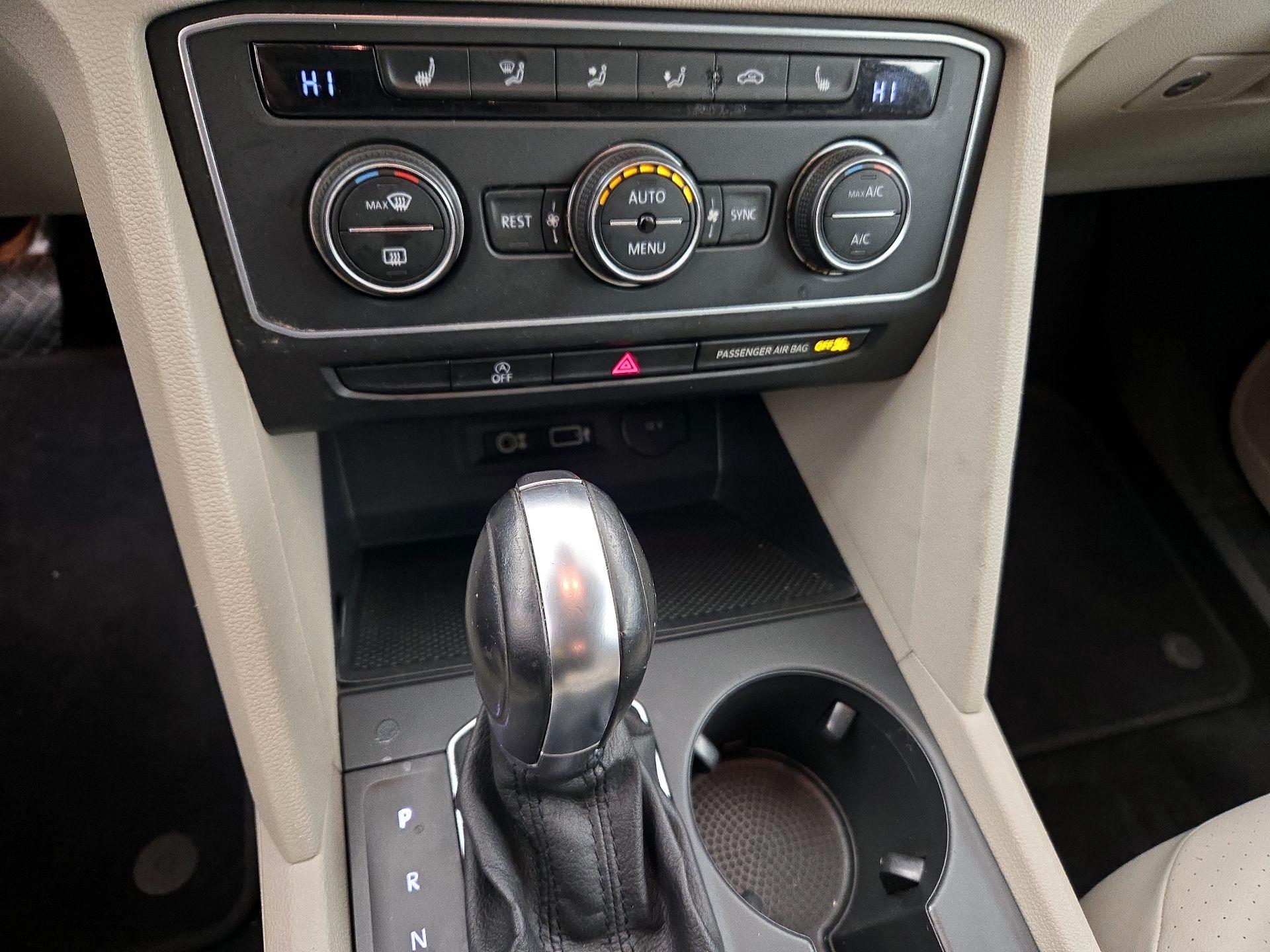 Thumbnail: 2018 Volkswagen Atlas - 16