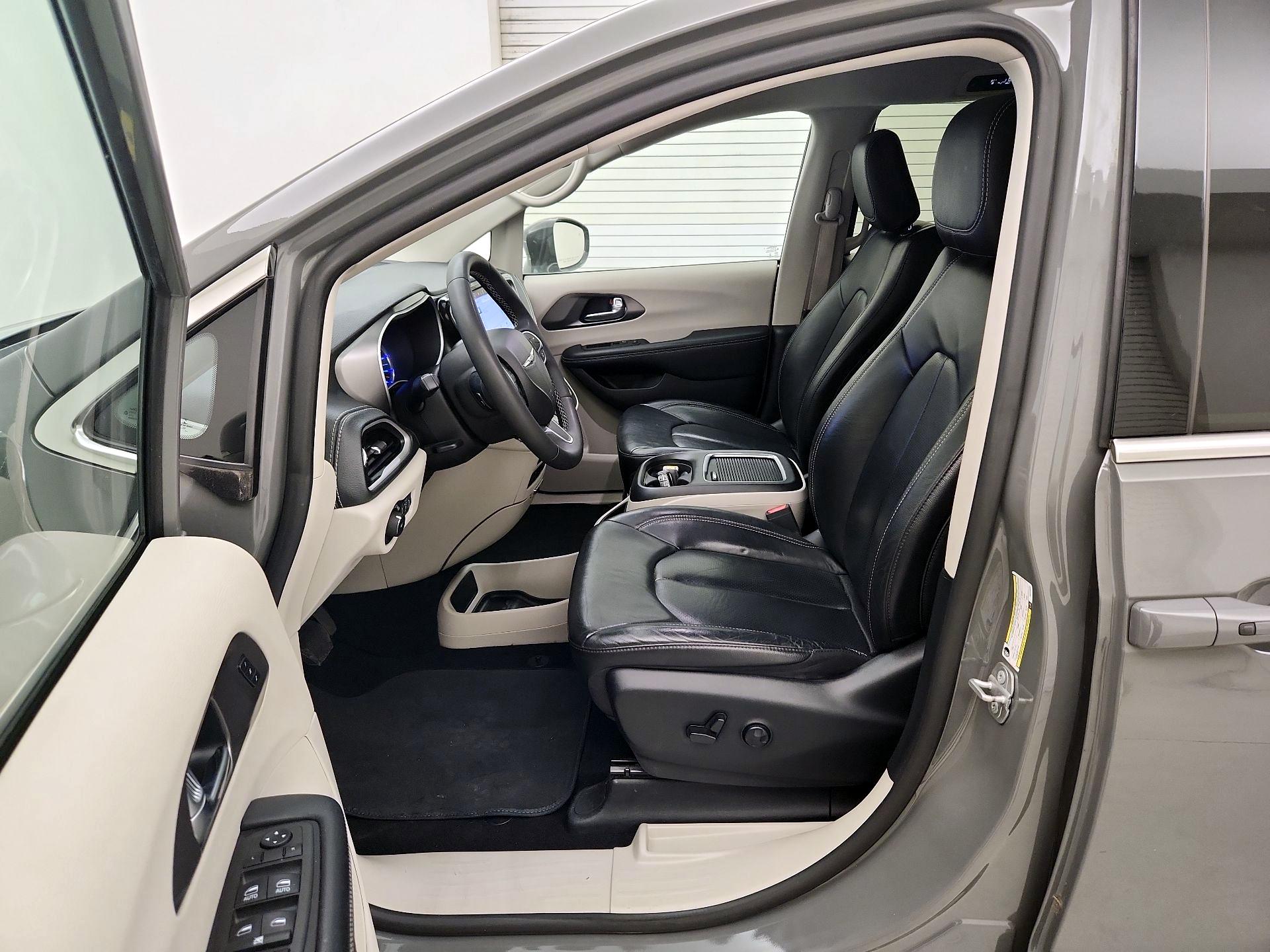 Thumbnail: 2022 Chrysler Pacifica - 11