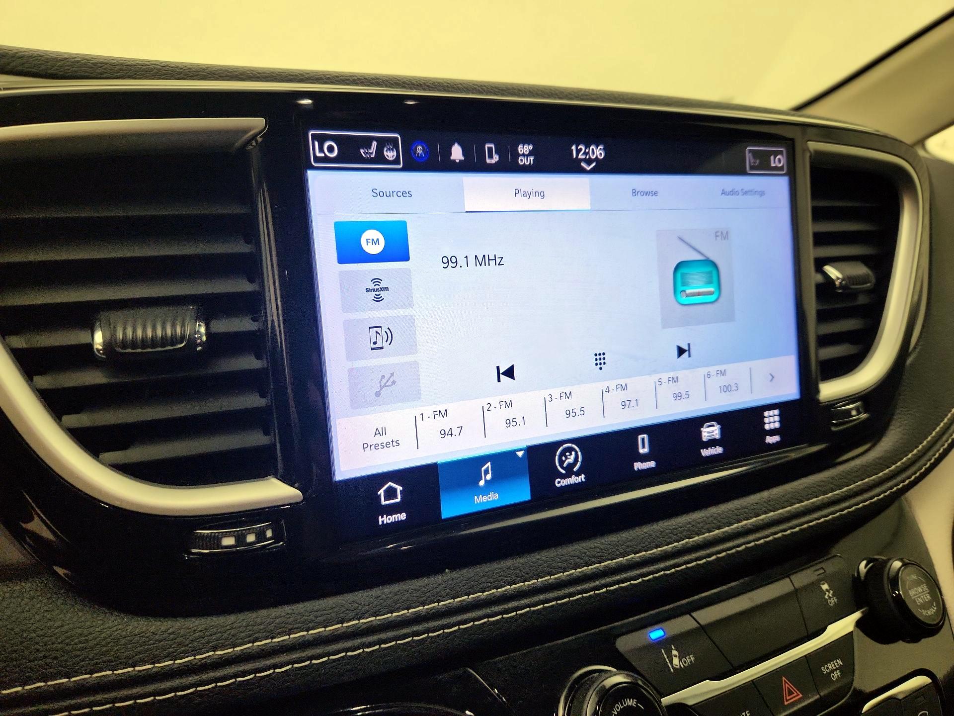 Thumbnail: 2022 Chrysler Pacifica - 15