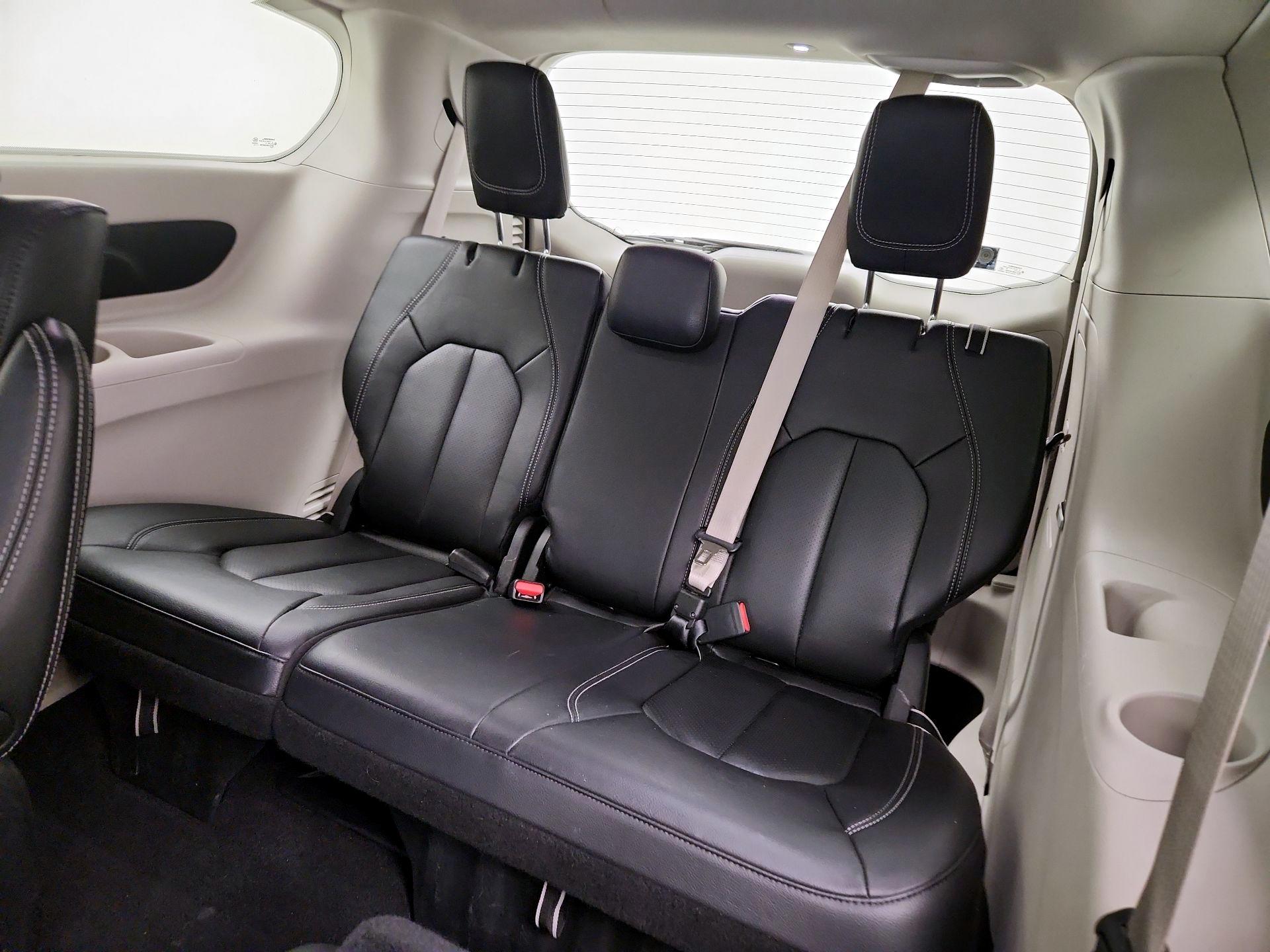 Thumbnail: 2022 Chrysler Pacifica - 20