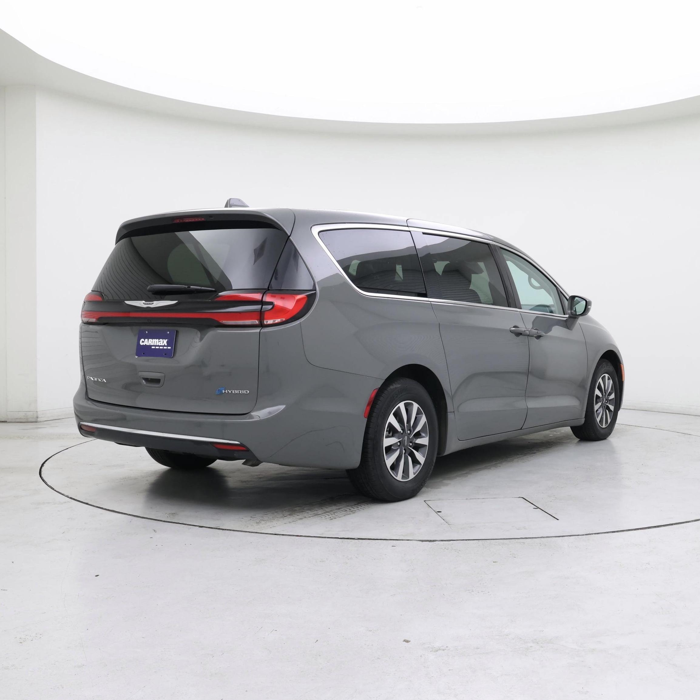 Thumbnail: 2022 Chrysler Pacifica - 8