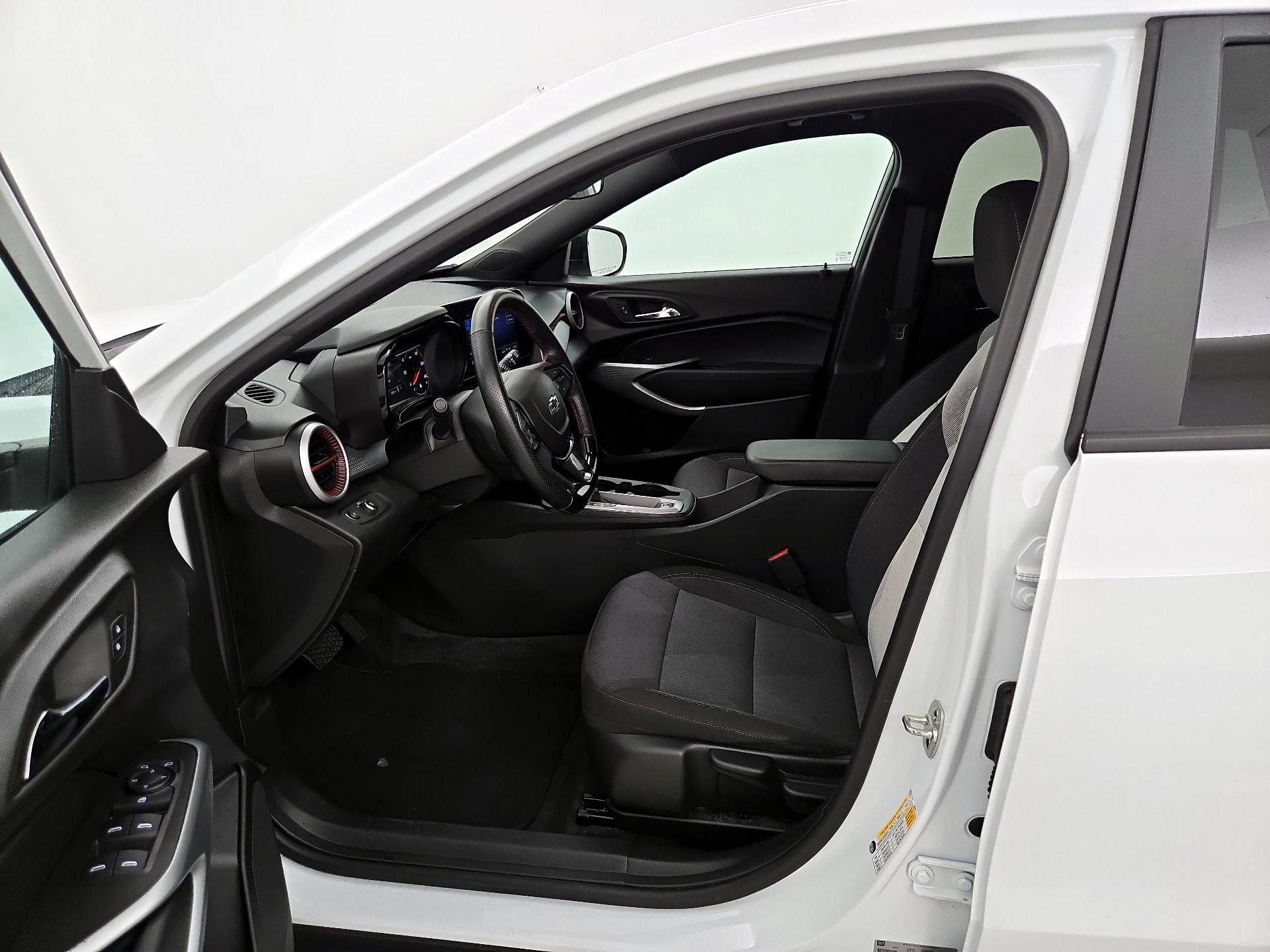 Thumbnail: 2025 Chevrolet Trax - 11