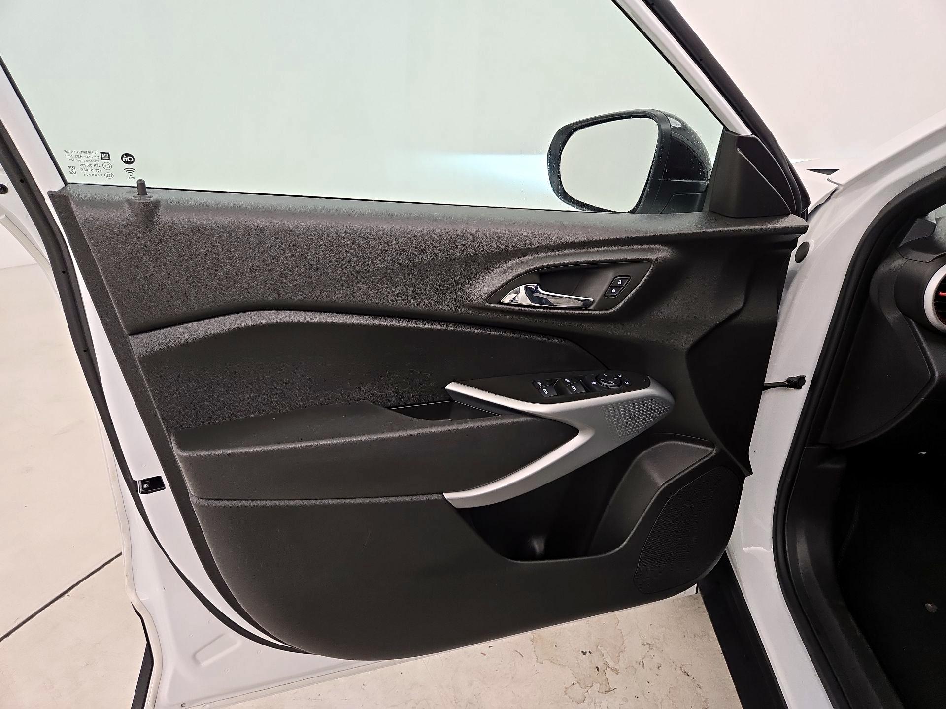 Thumbnail: 2025 Chevrolet Trax - 12