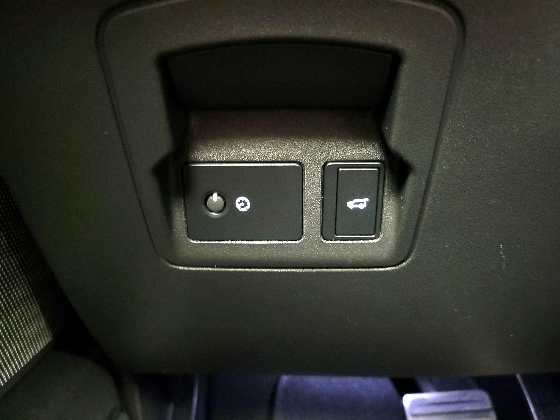 Thumbnail: 2022 Land Rover Range Rover Velar - 13