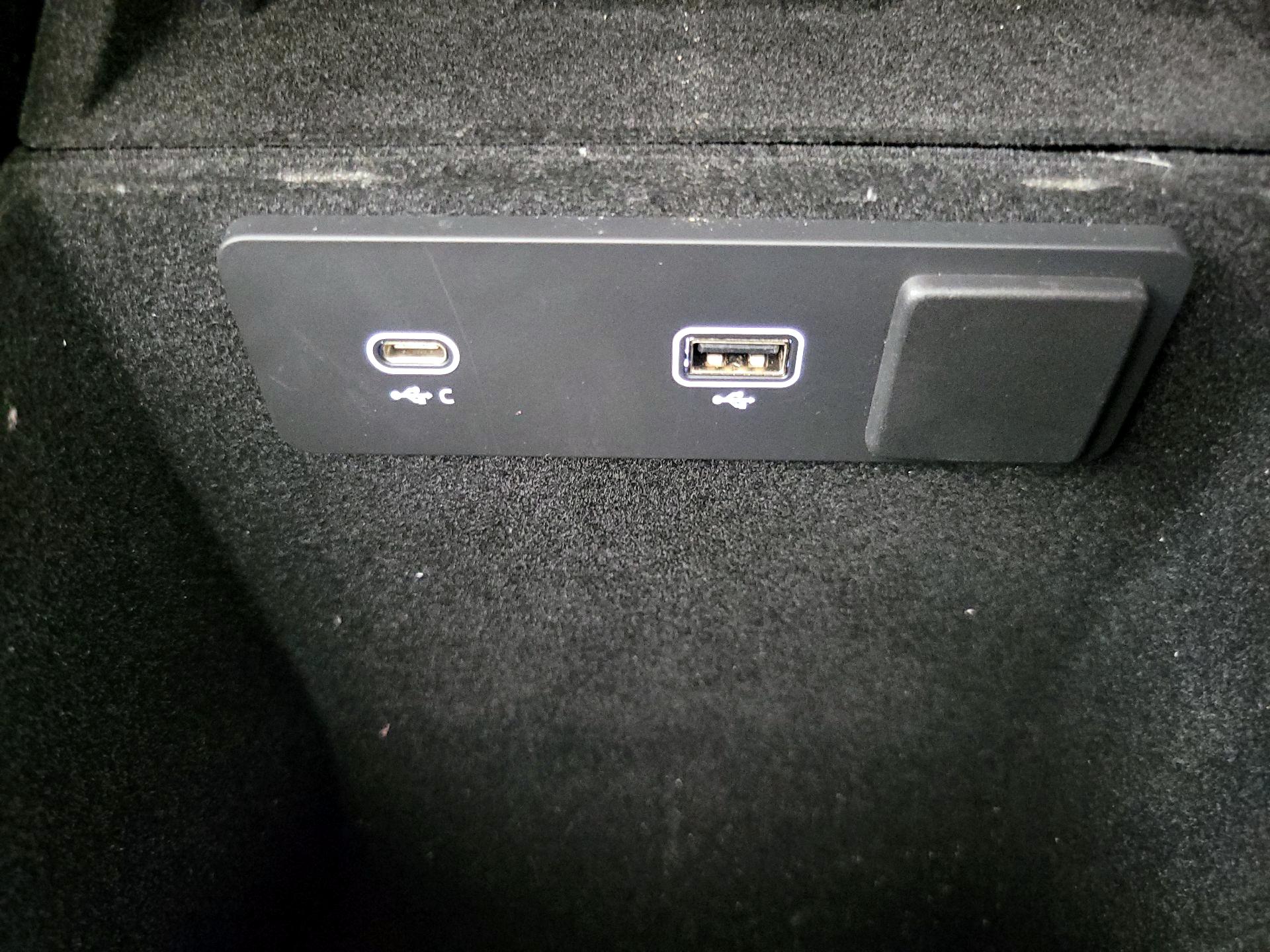 Thumbnail: 2022 Land Rover Range Rover Velar - 19