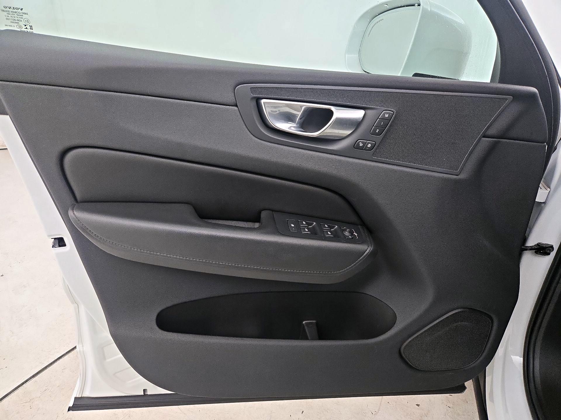 Thumbnail: 2023 Volvo XC60 - 12