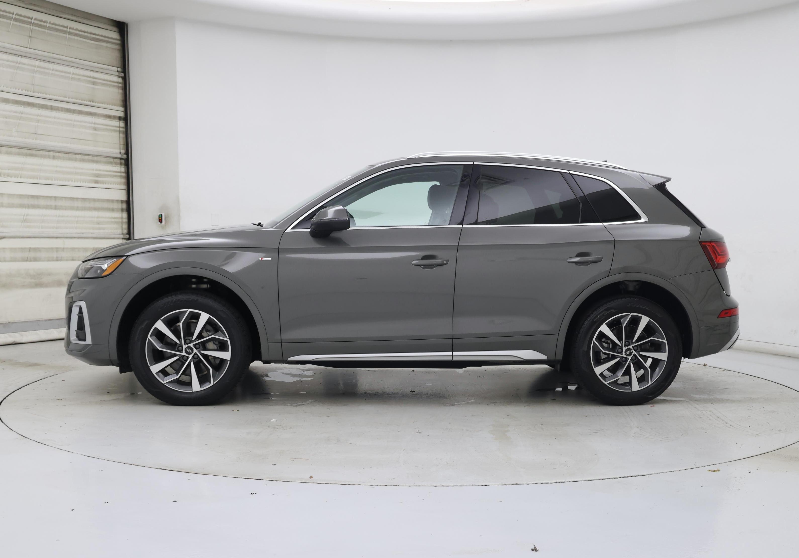 Thumbnail: 2023 Audi Q5 - 3