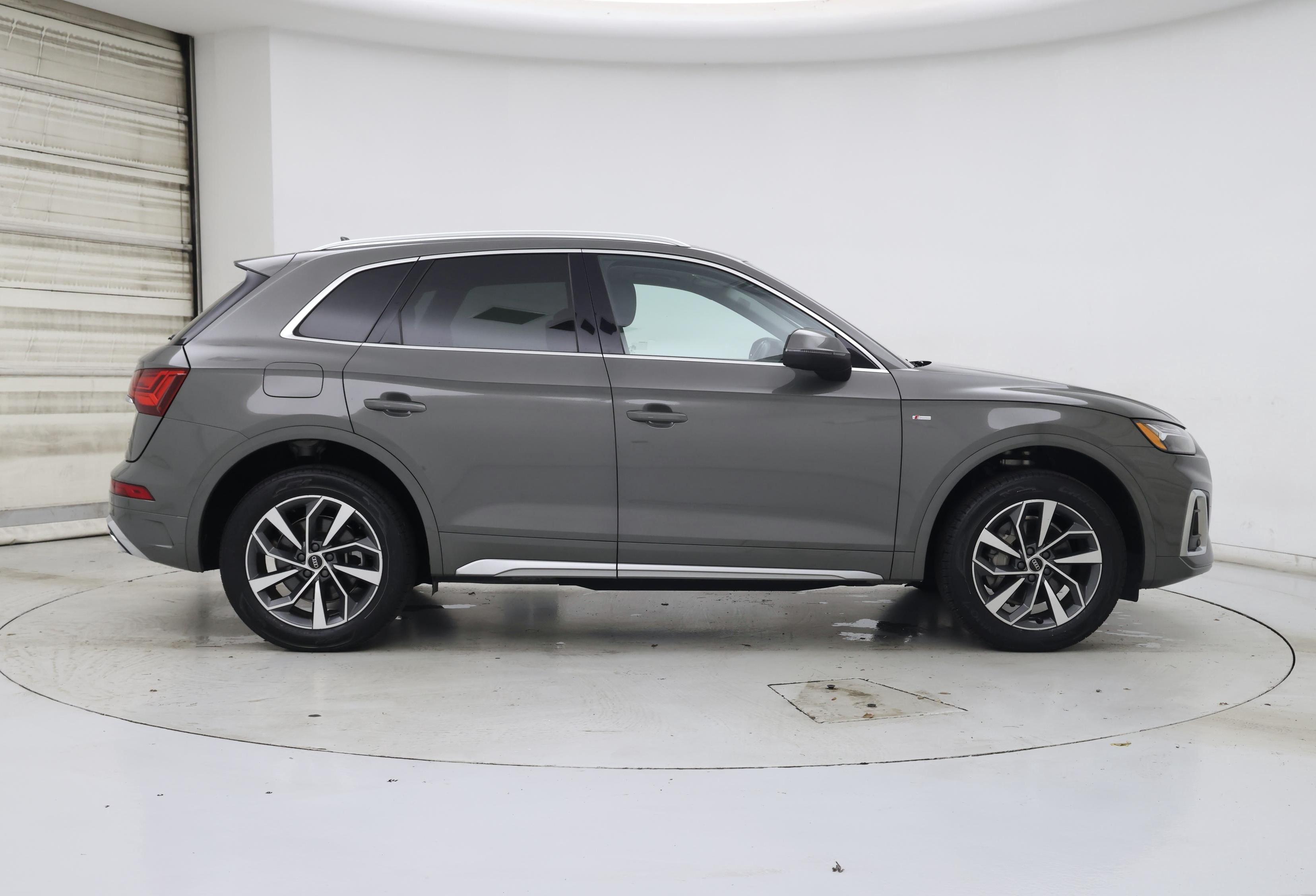 Thumbnail: 2023 Audi Q5 - 7