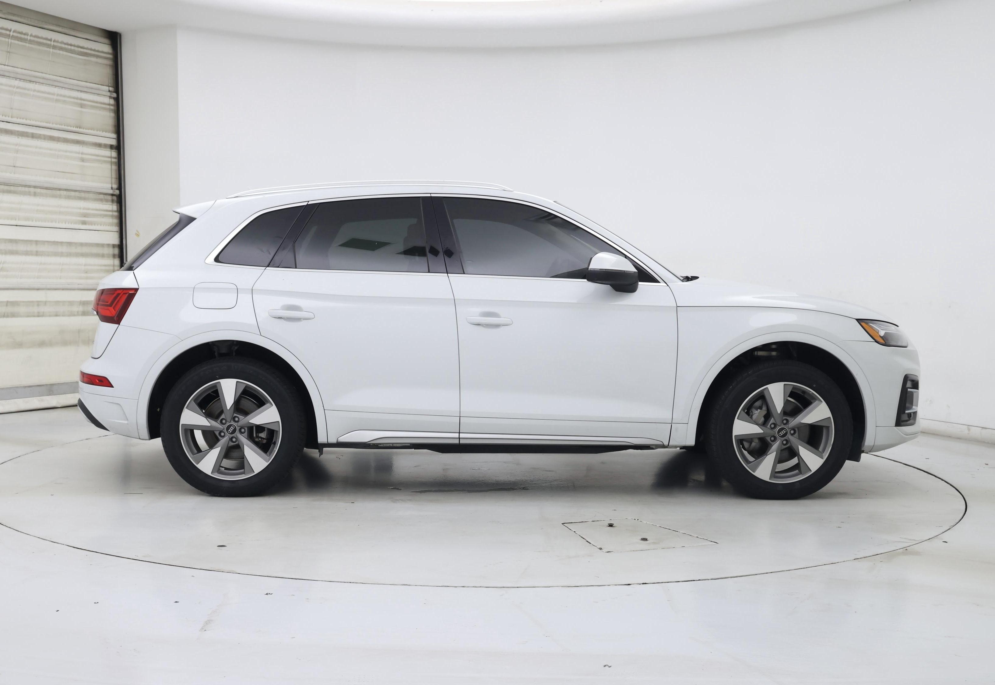 Thumbnail: 2023 Audi Q5 - 7