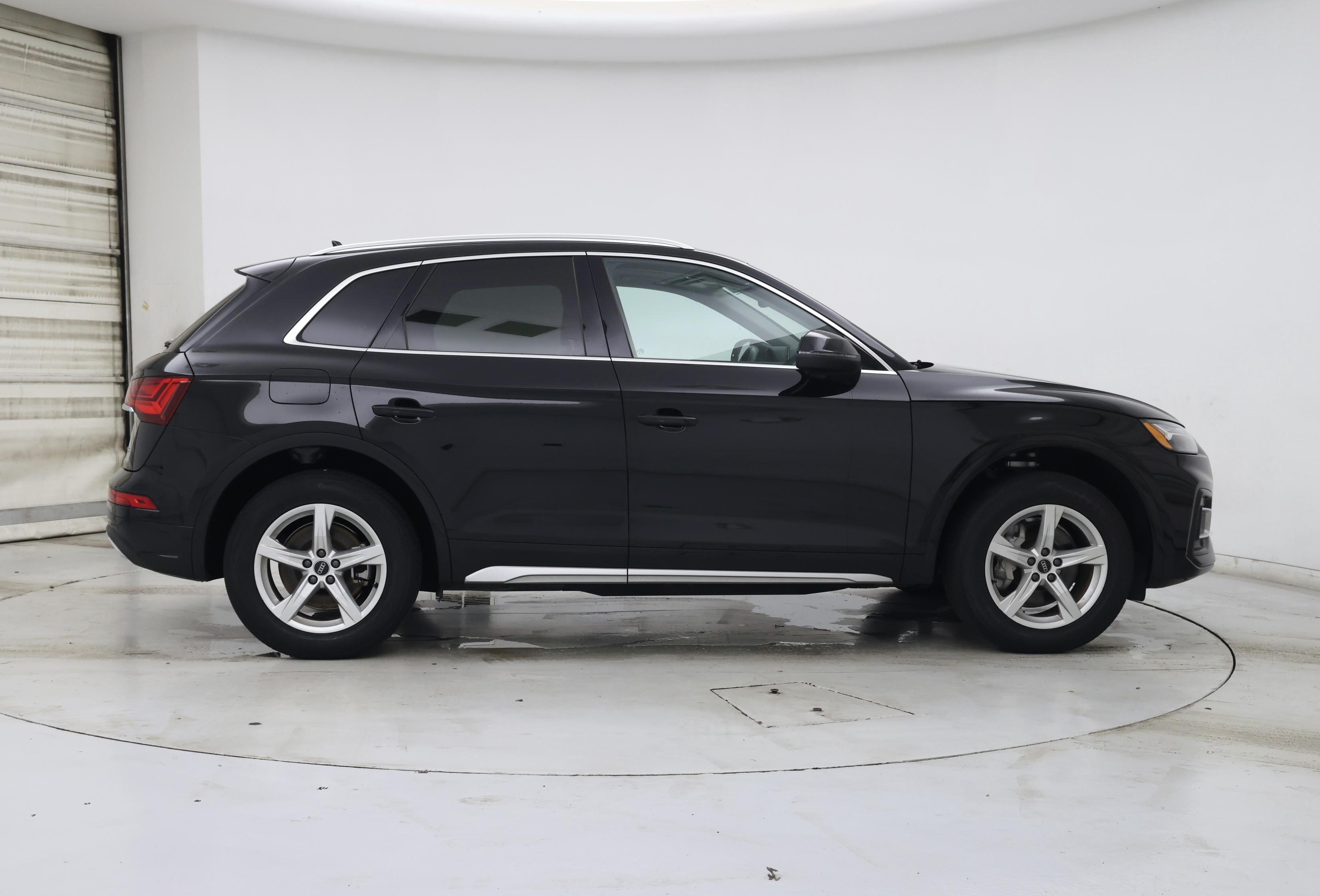 Thumbnail: 2023 Audi Q5 - 7