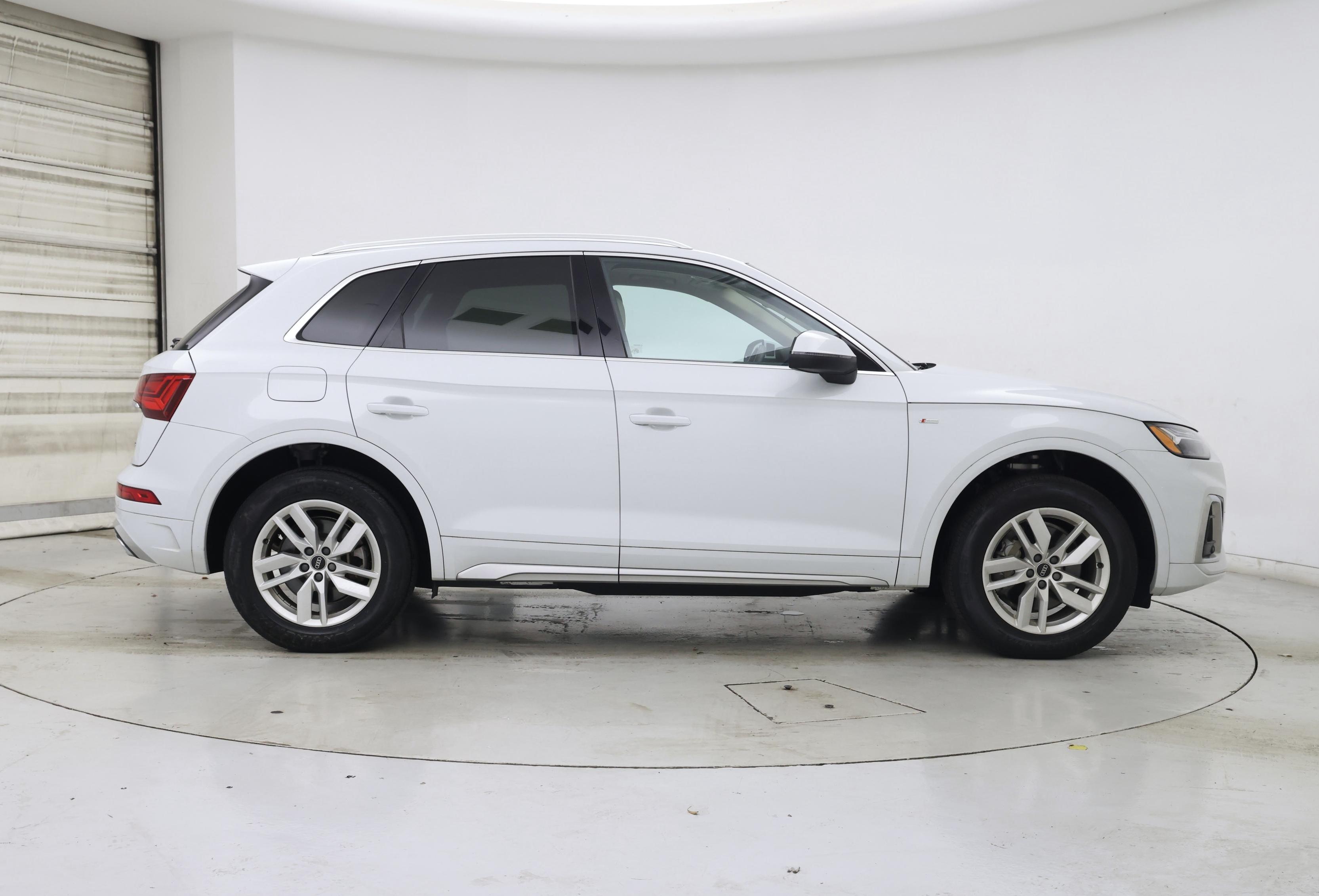 Thumbnail: 2023 Audi Q5 - 7