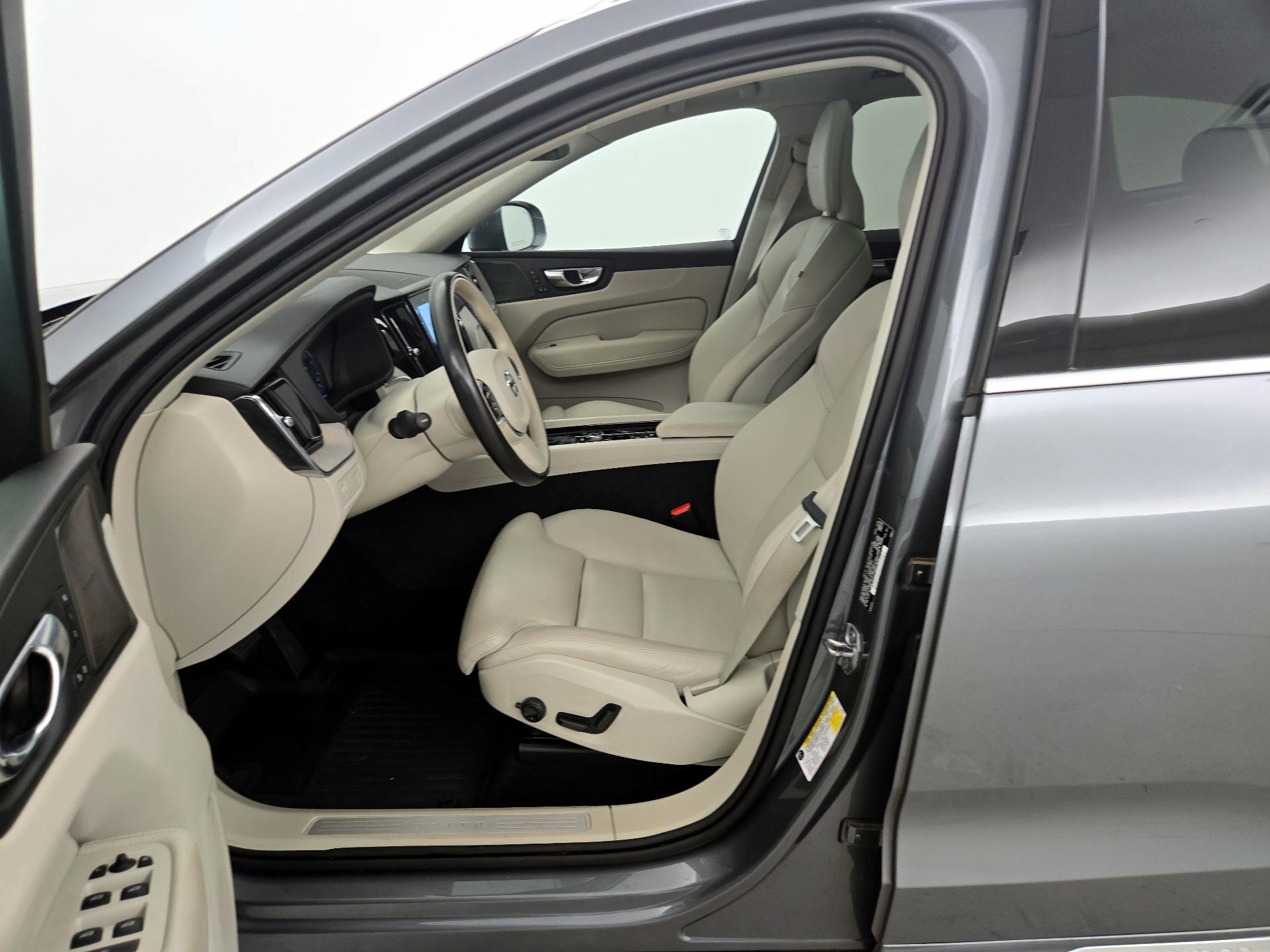 Thumbnail: 2020 Volvo XC60 - 11