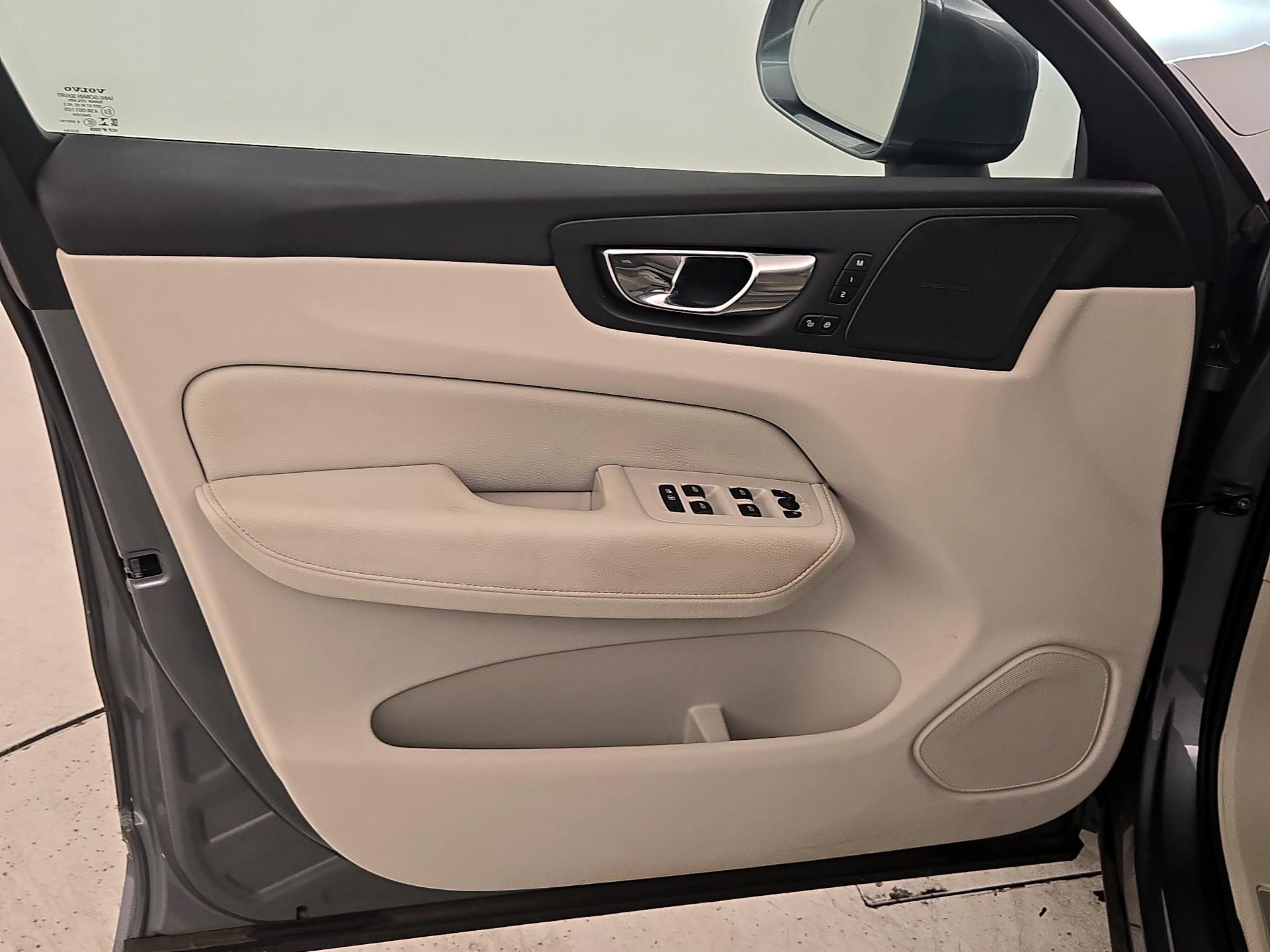 Thumbnail: 2020 Volvo XC60 - 12