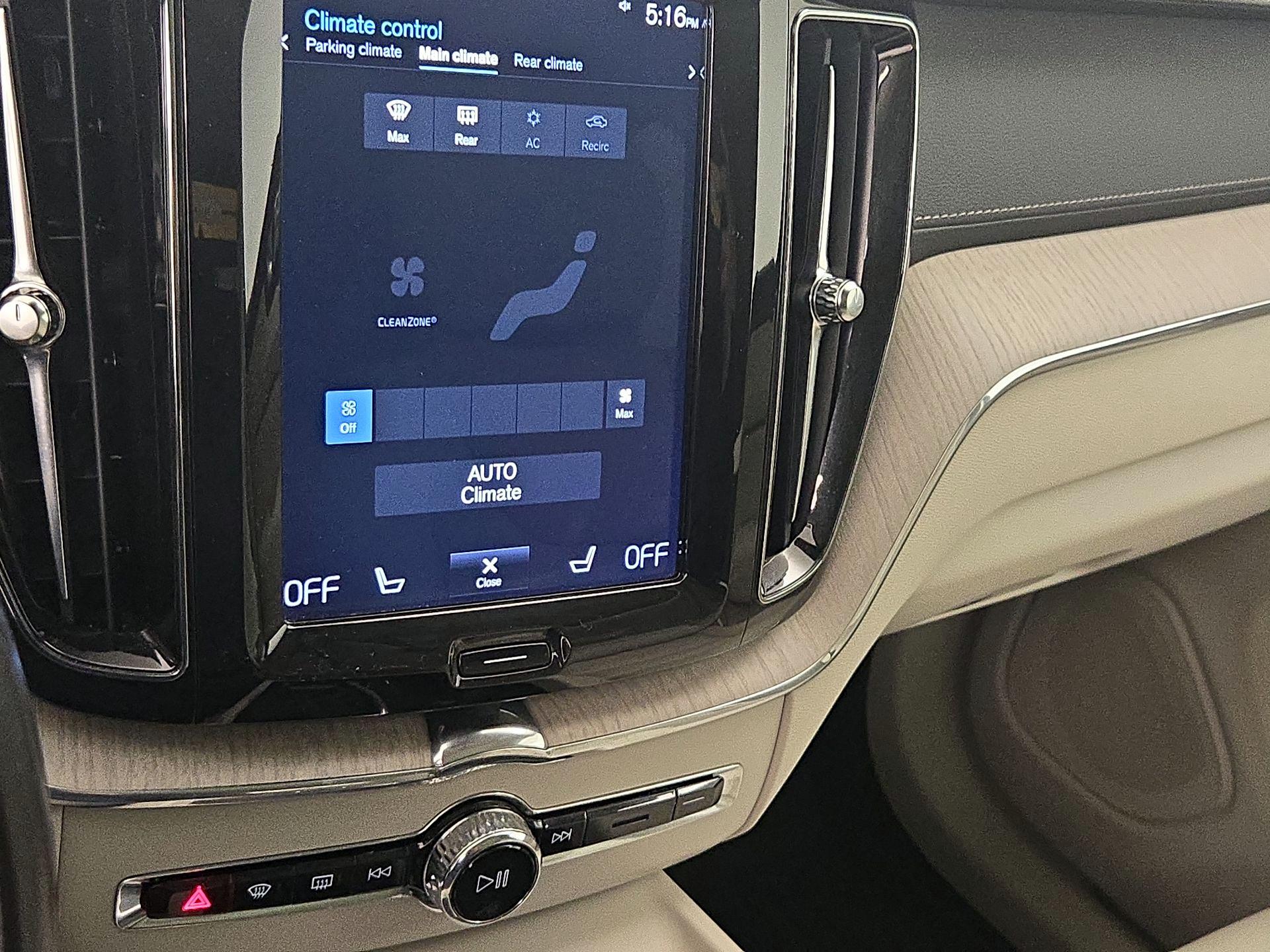 Thumbnail: 2020 Volvo XC60 - 17