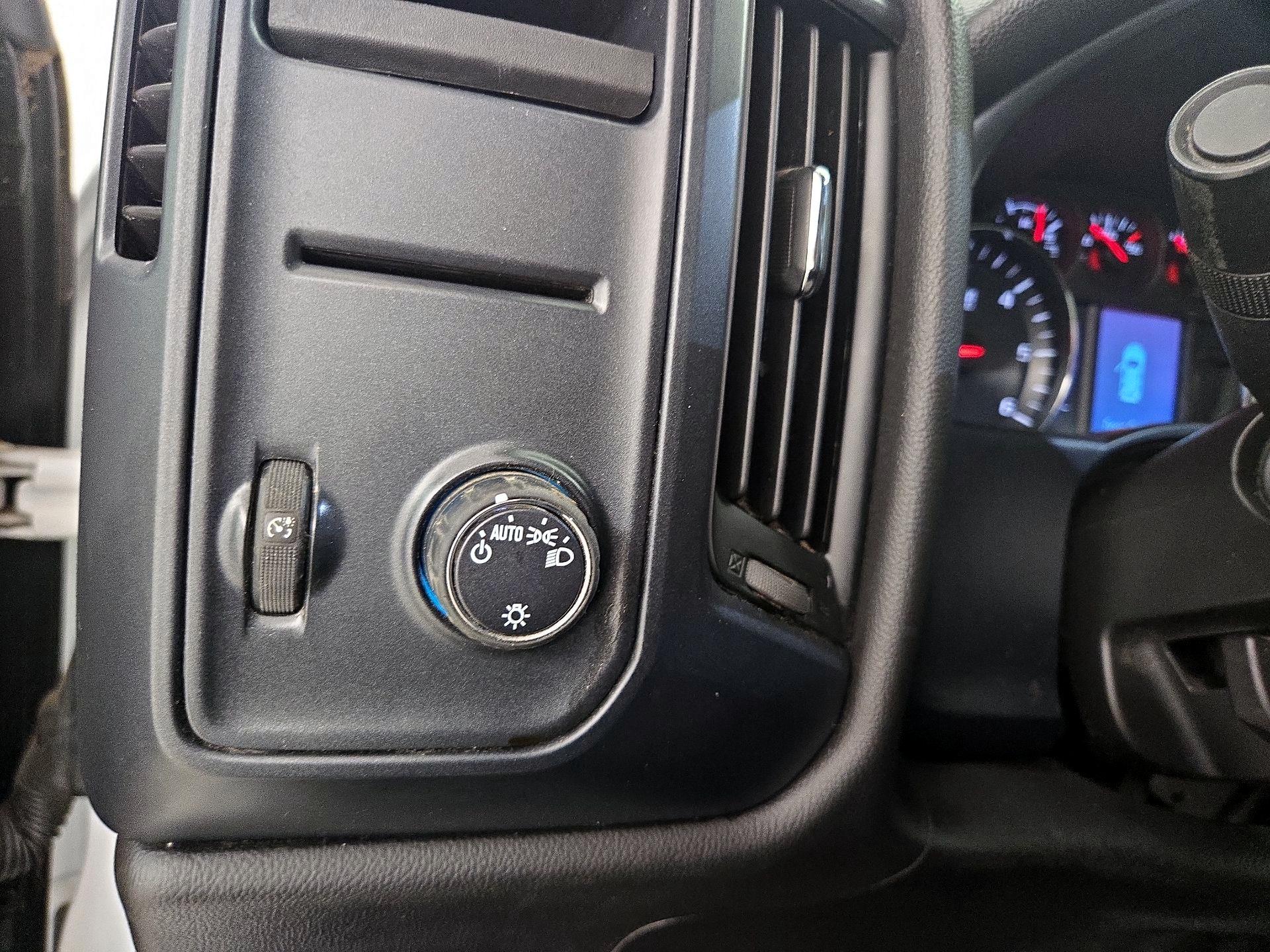 Thumbnail: 2018 Chevrolet Silverado 1500 - 13