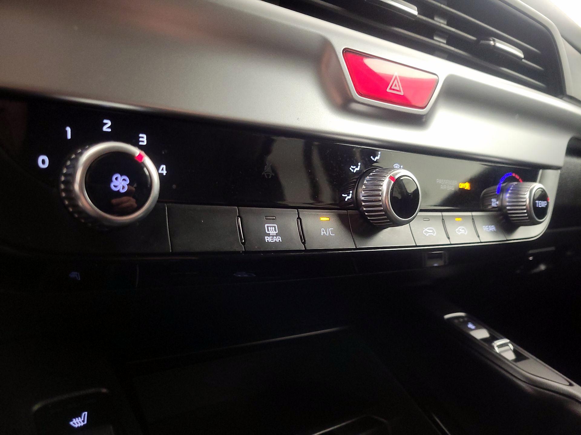 Thumbnail: 2020 Kia Telluride - 16