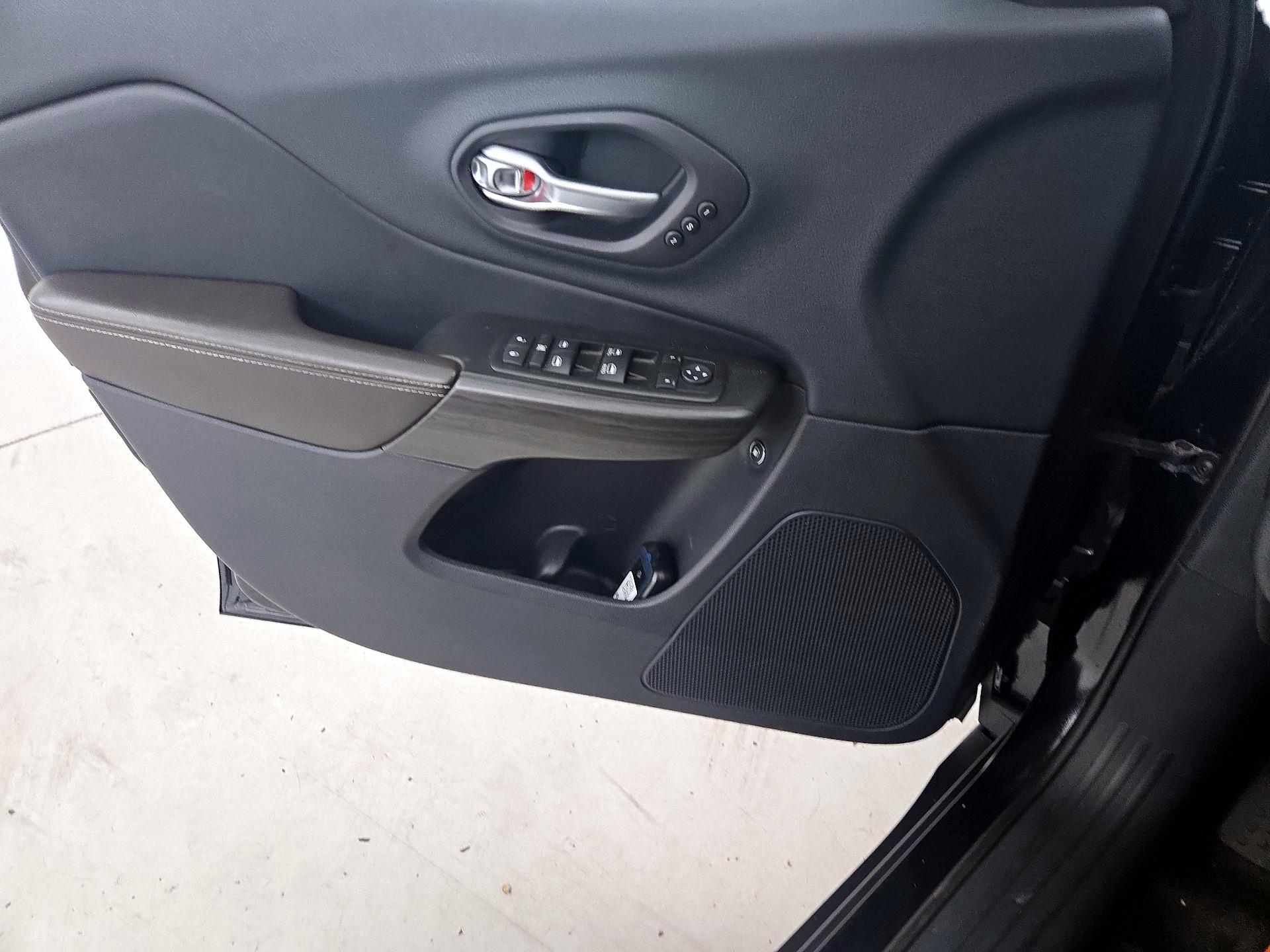 Thumbnail: 2014 Jeep Cherokee - 12