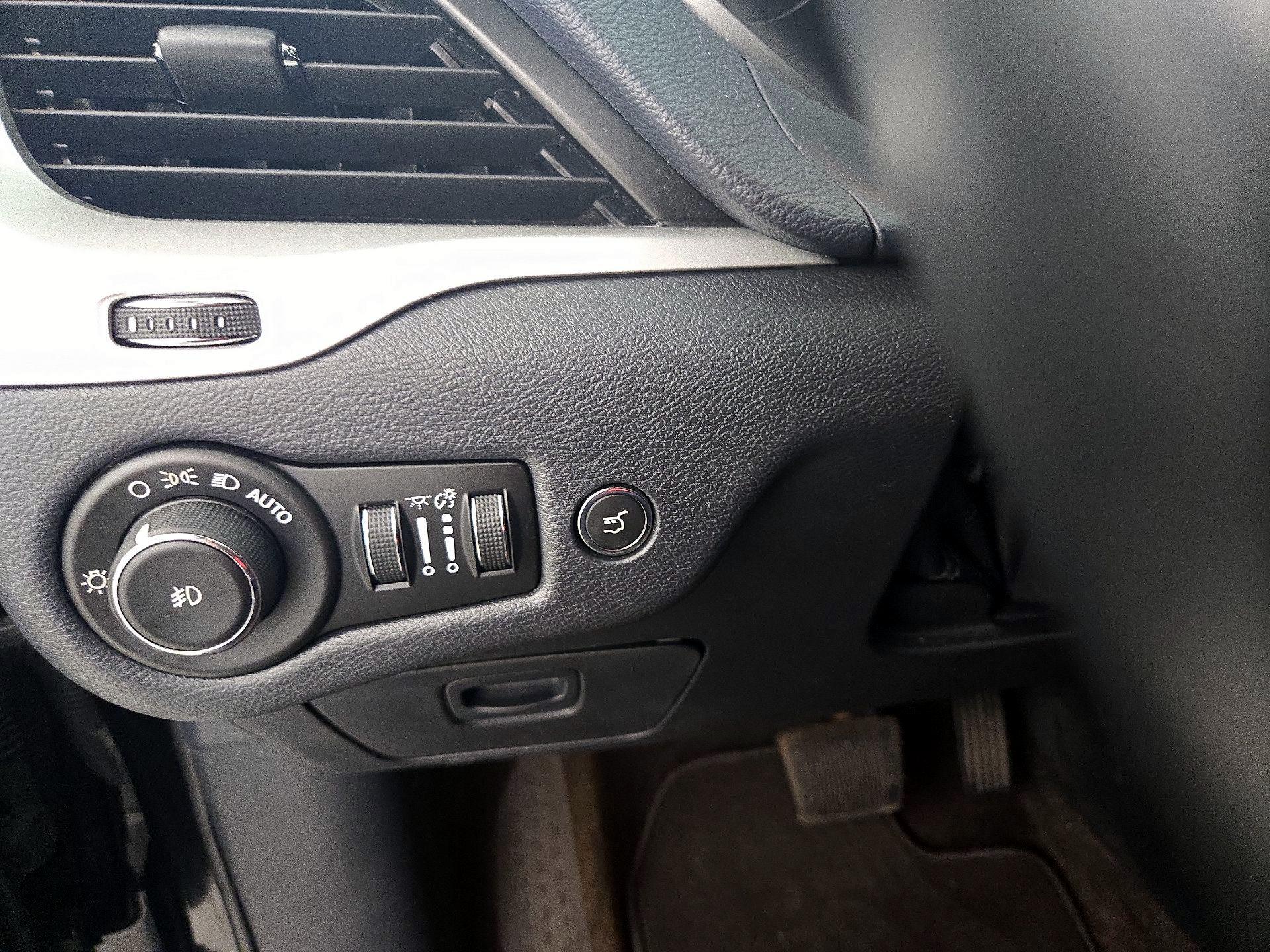 Thumbnail: 2014 Jeep Cherokee - 13