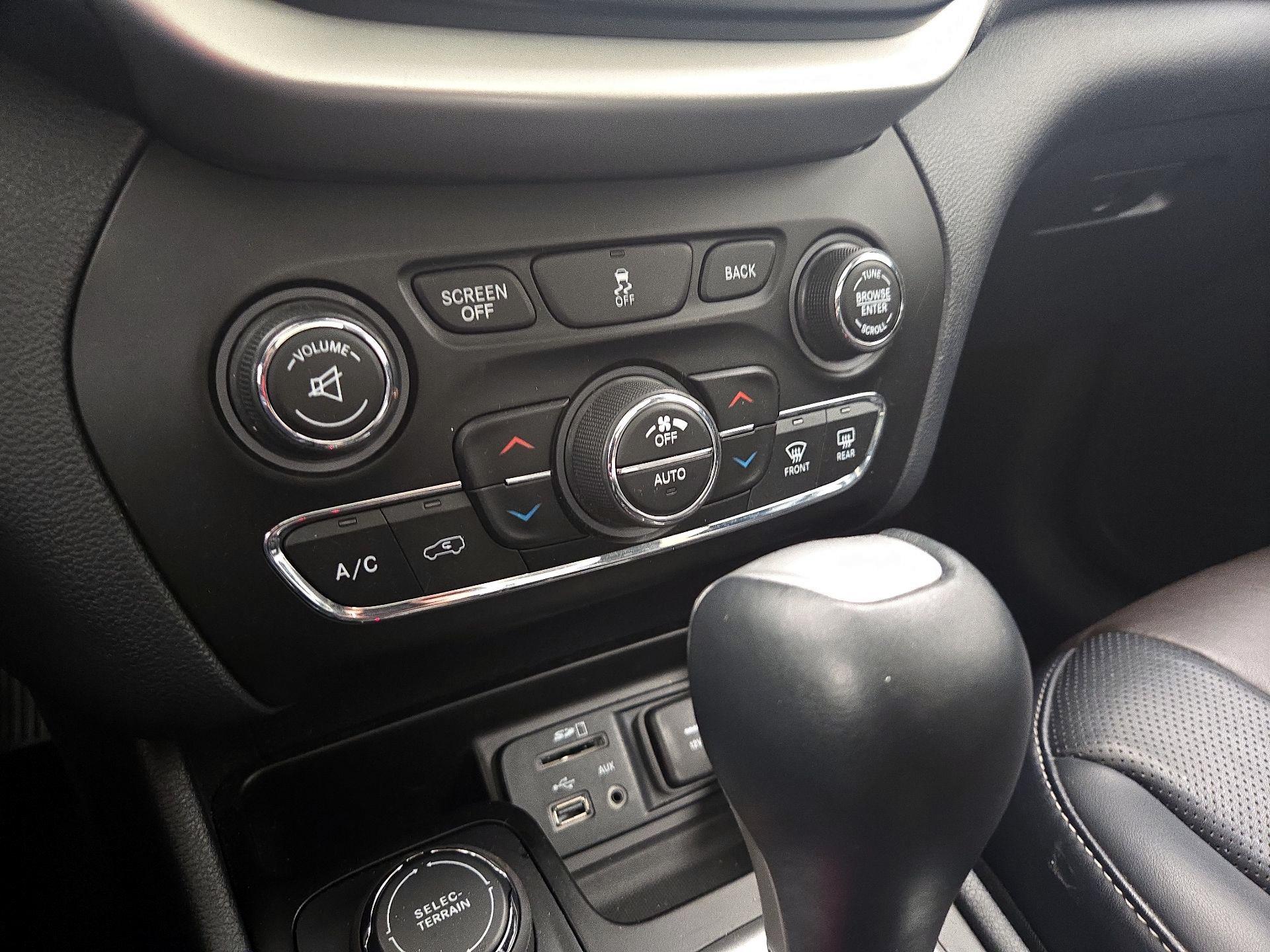 Thumbnail: 2014 Jeep Cherokee - 17