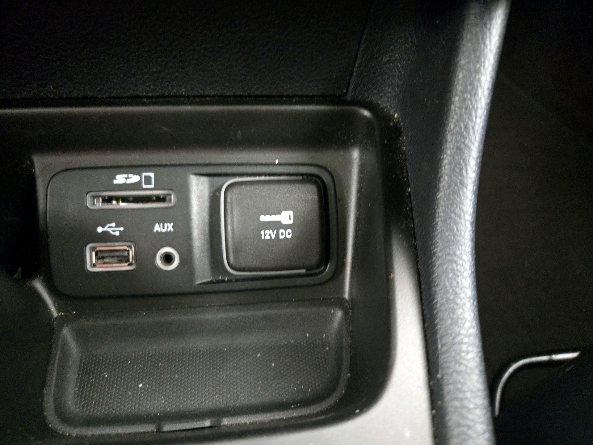 Thumbnail: 2014 Jeep Cherokee - 19