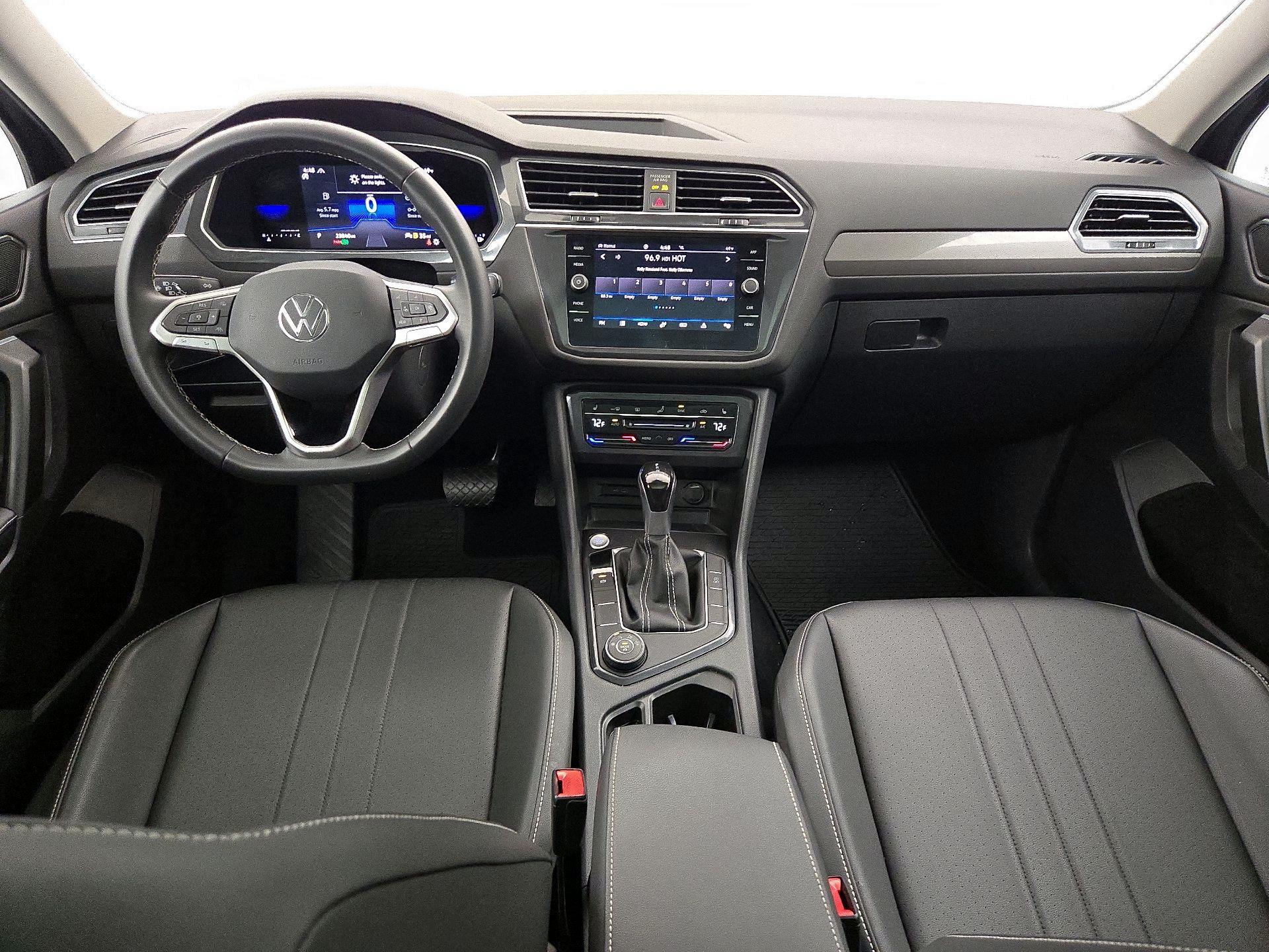 Thumbnail: 2023 Volkswagen Tiguan - 9