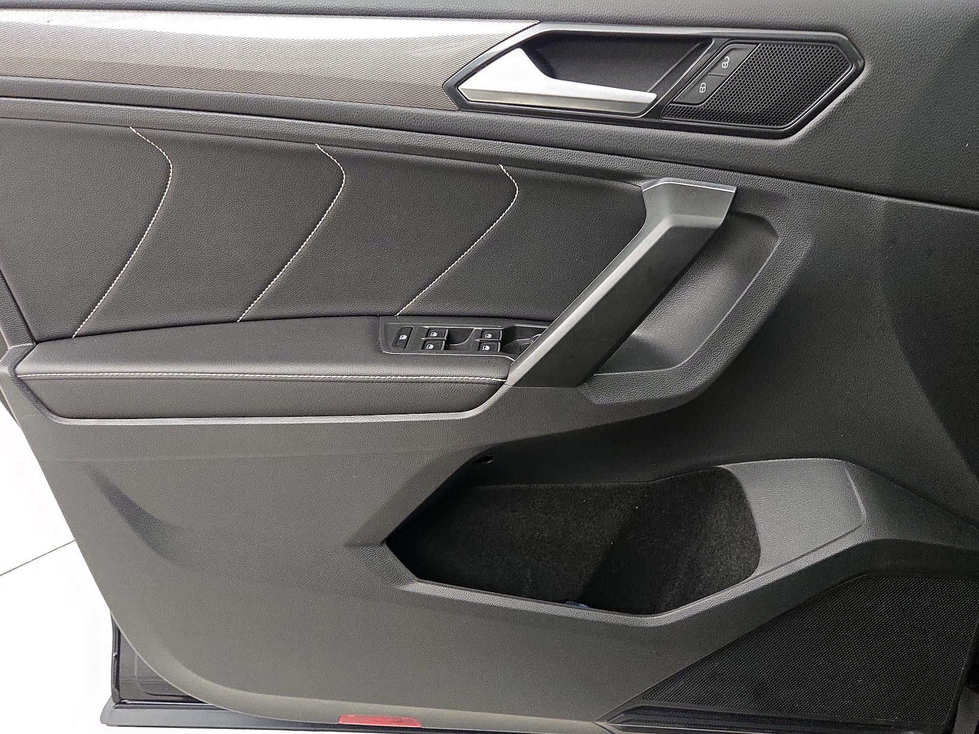 Thumbnail: 2023 Volkswagen Tiguan - 12