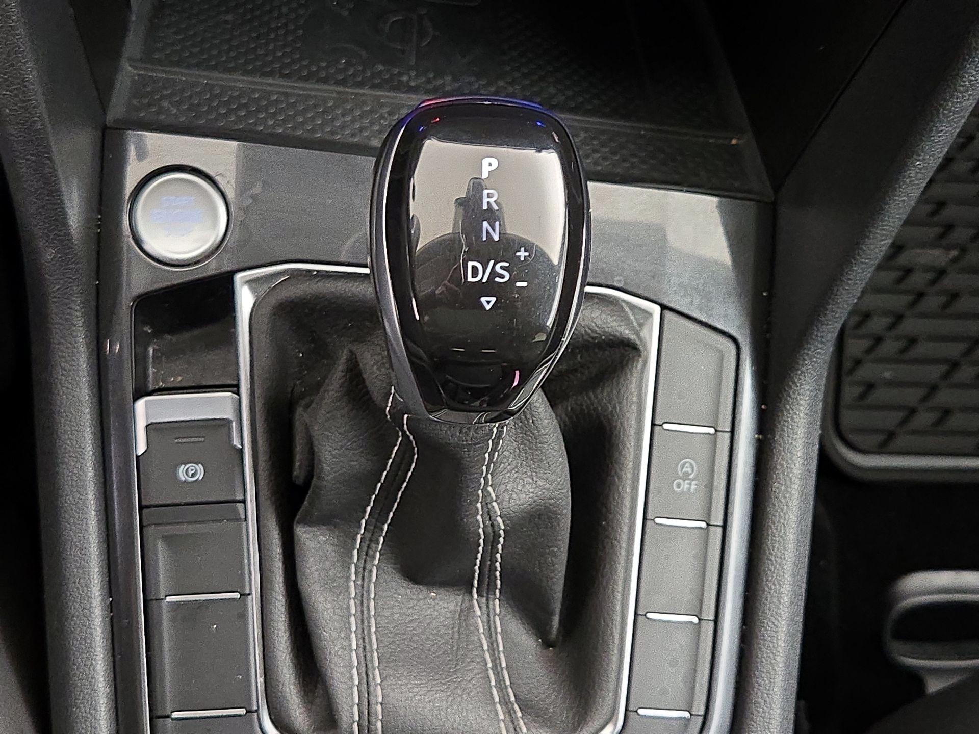 Thumbnail: 2023 Volkswagen Tiguan - 17