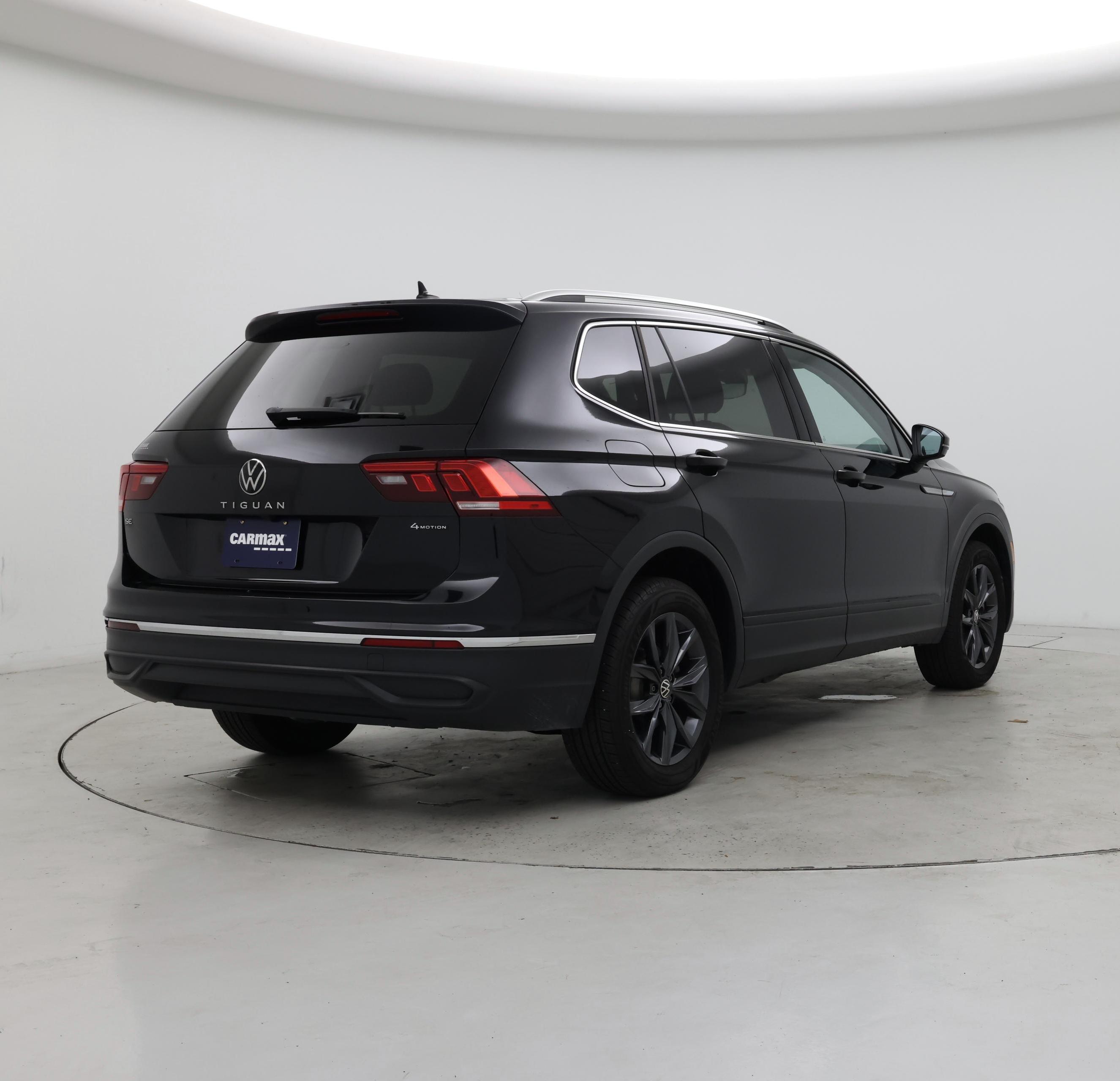 Thumbnail: 2023 Volkswagen Tiguan - 8