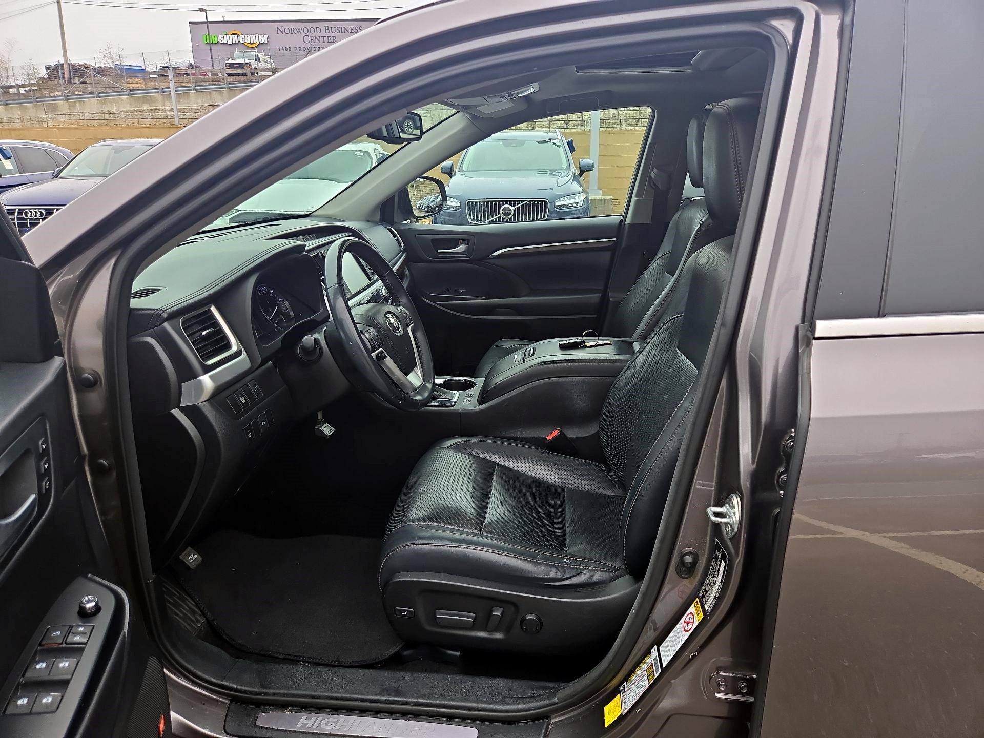 Thumbnail: 2016 Toyota Highlander - 9