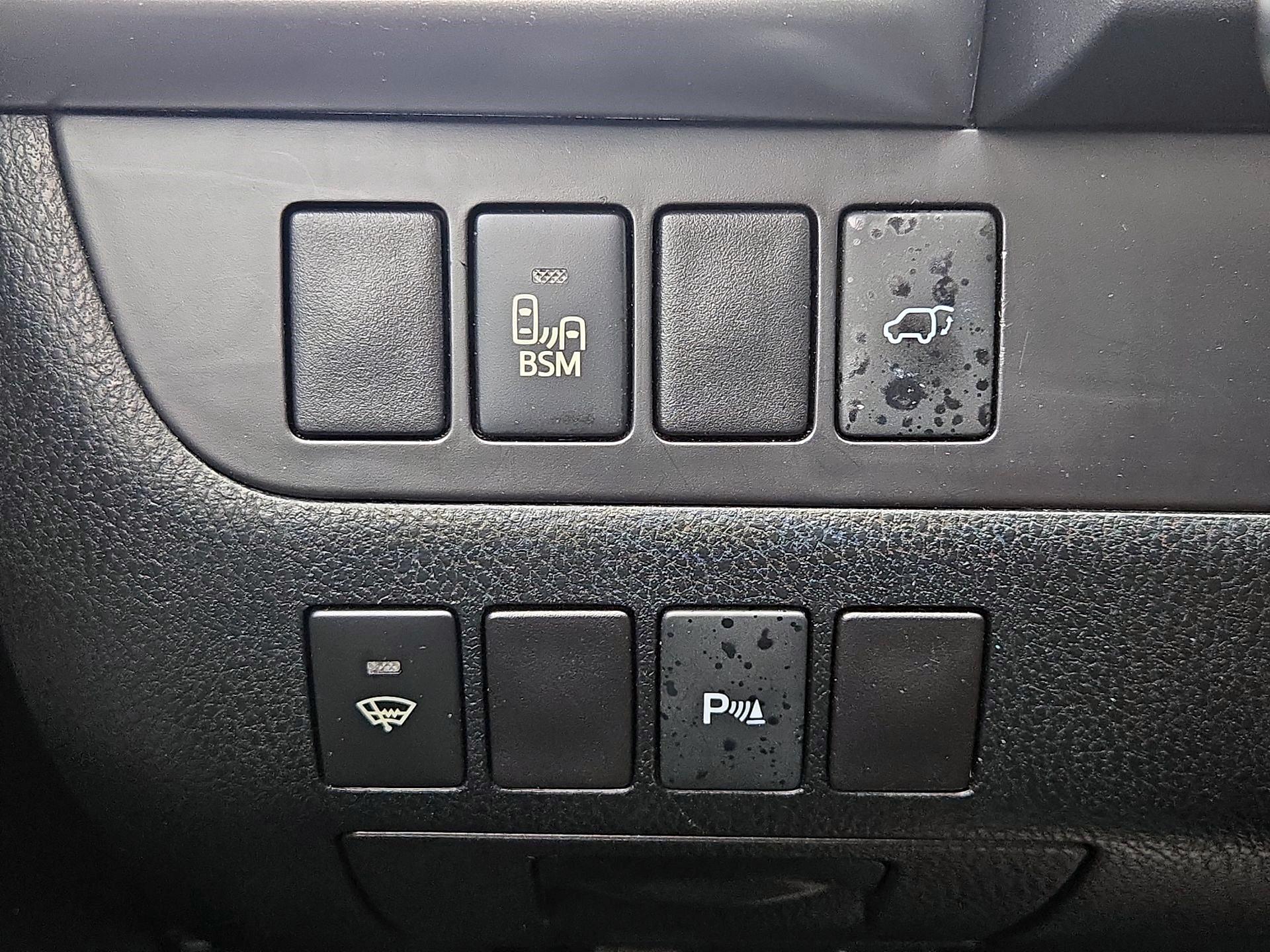 Thumbnail: 2016 Toyota Highlander - 11