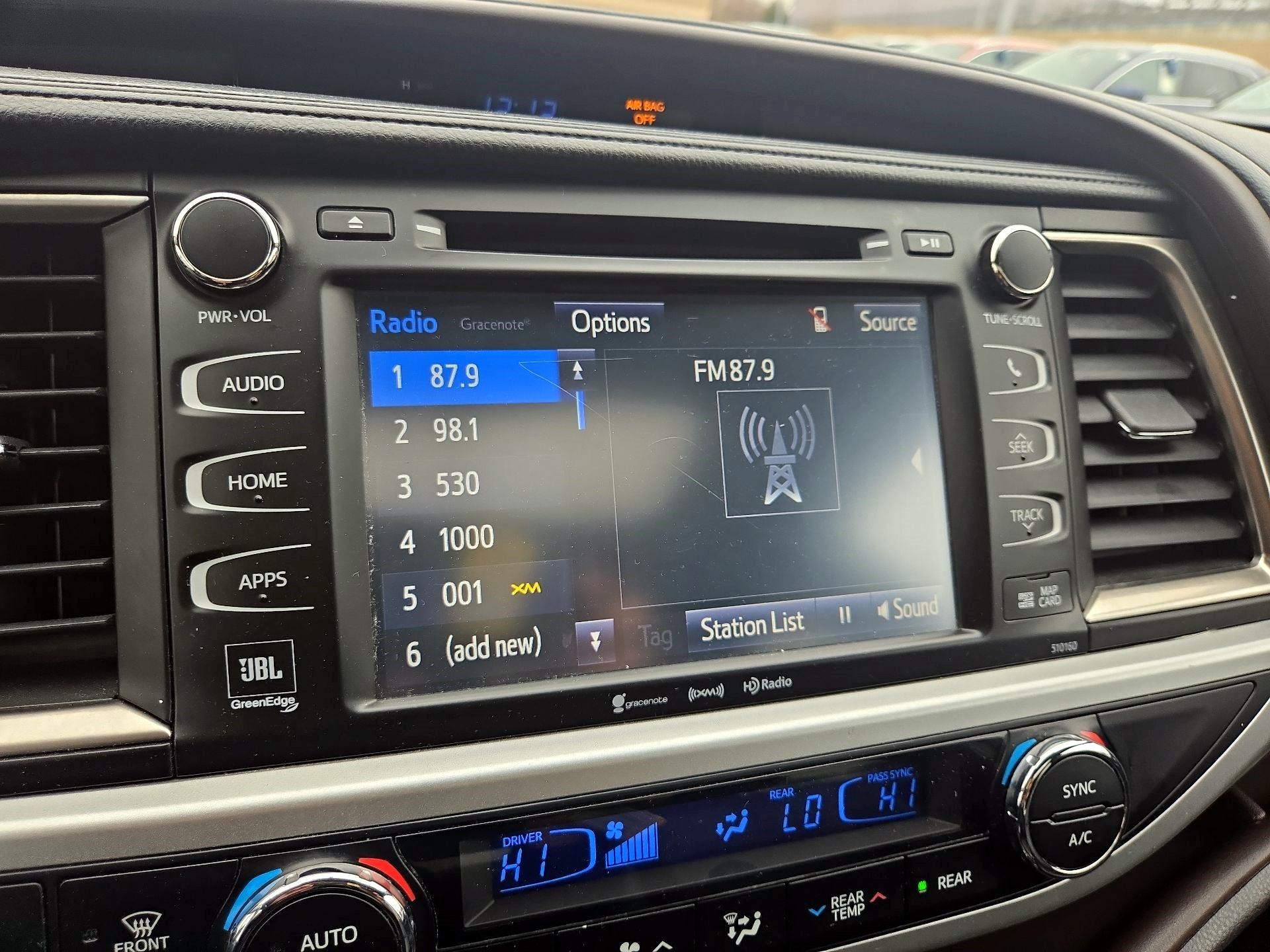 Thumbnail: 2016 Toyota Highlander - 14