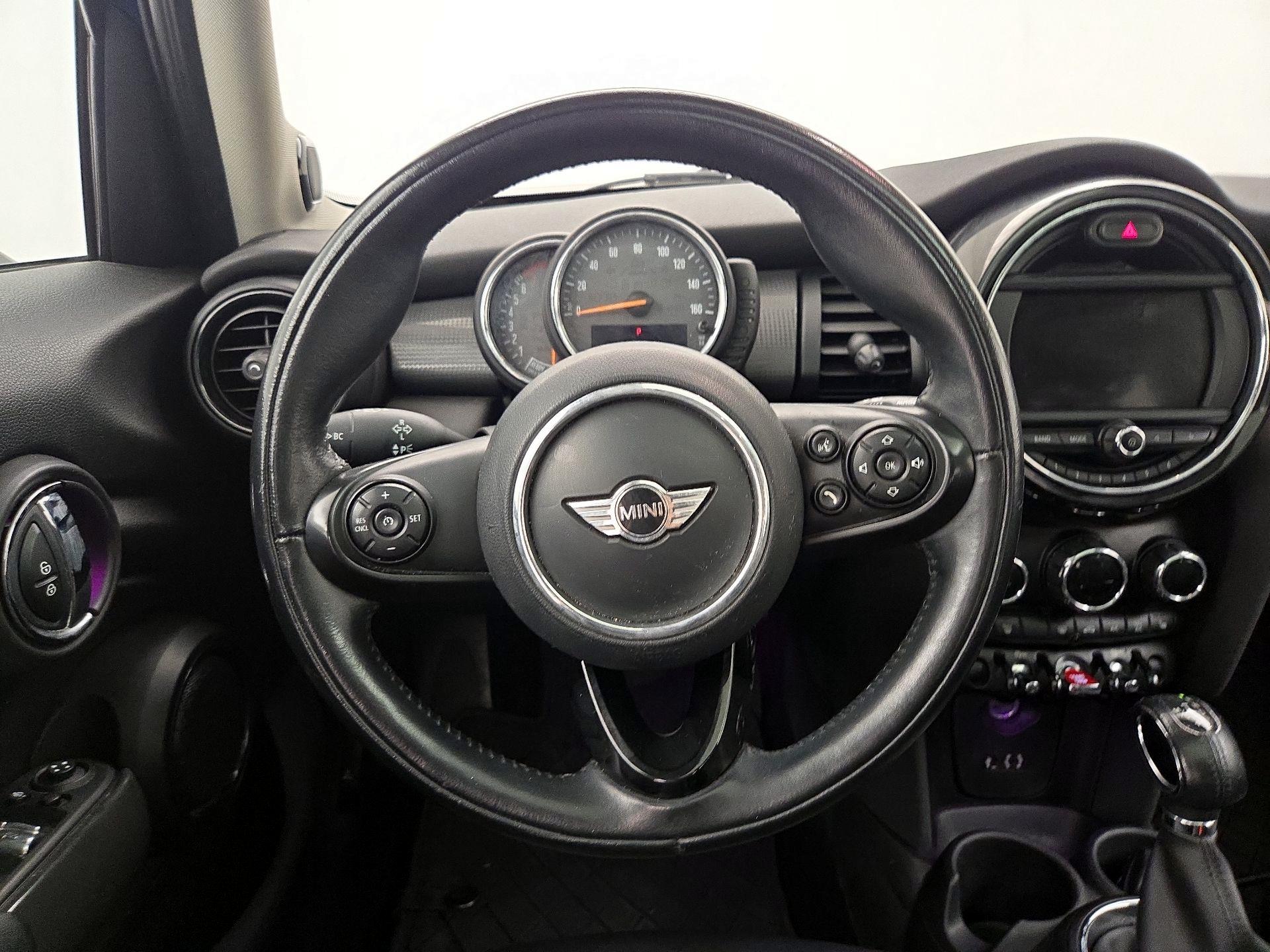 Thumbnail: 2017 MINI Cooper Hardtop - 10