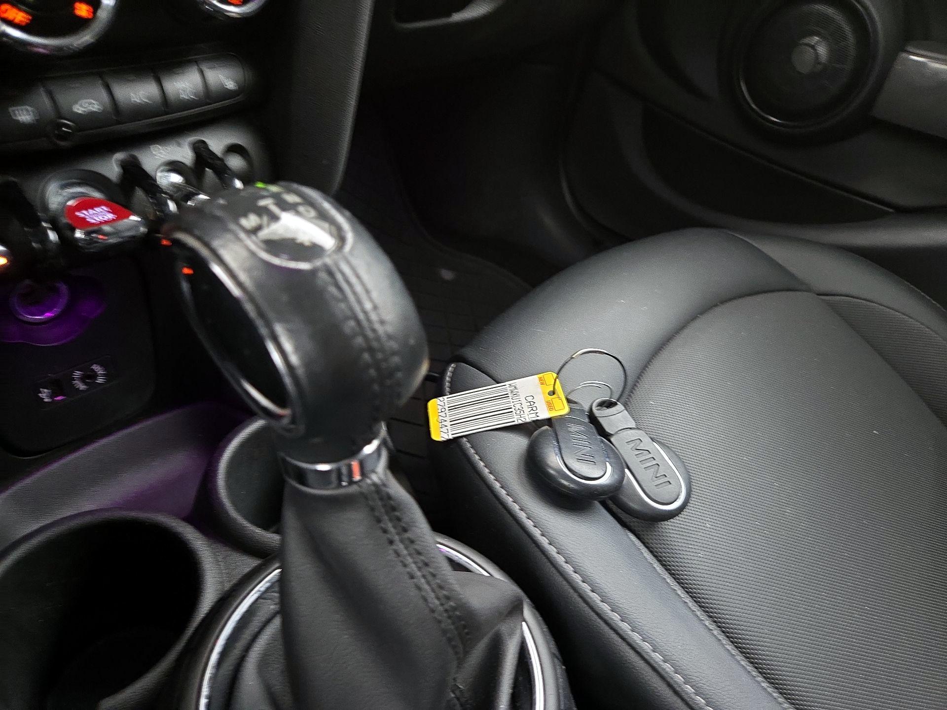 Thumbnail: 2017 MINI Cooper Hardtop - 16