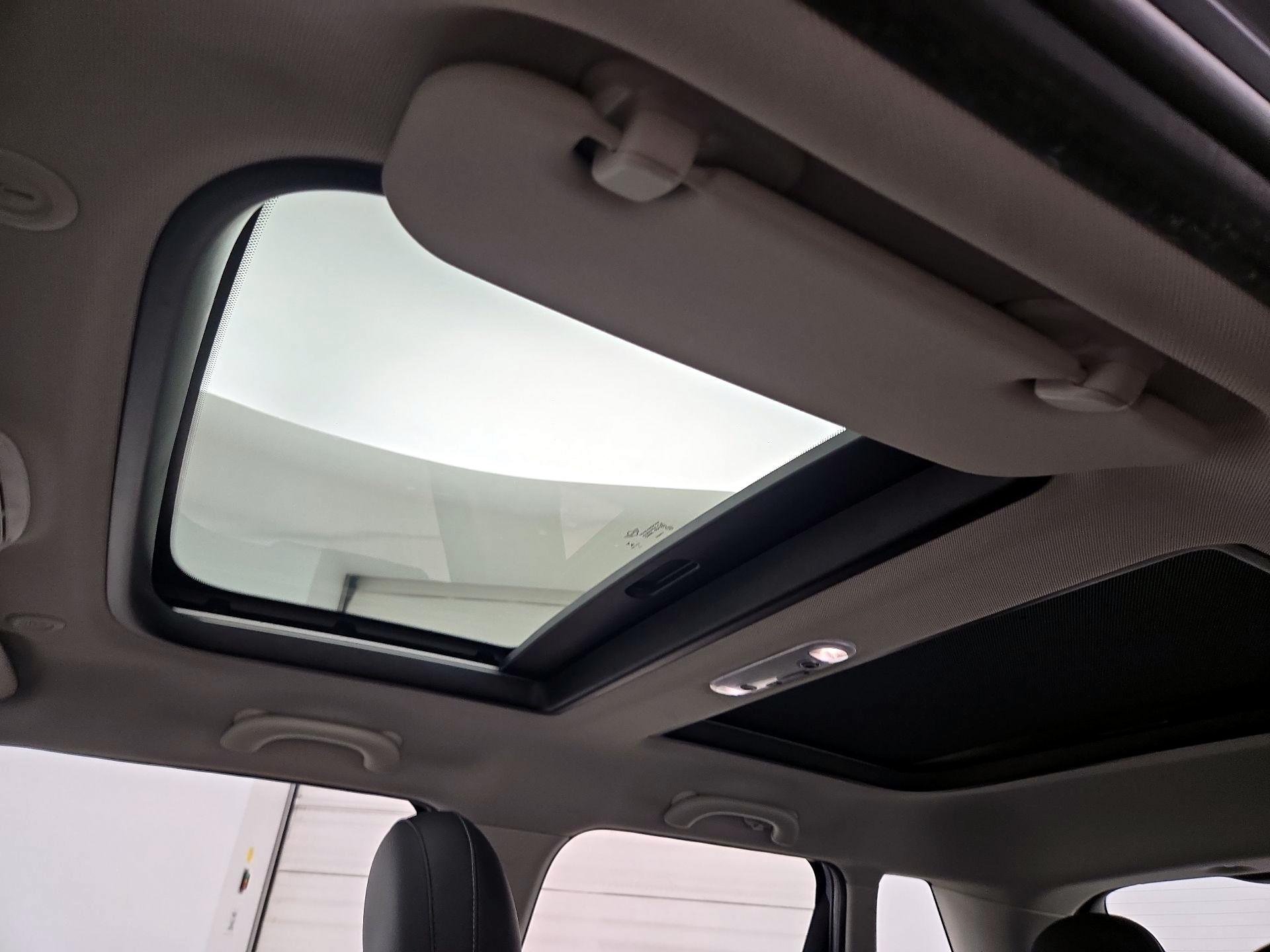 Thumbnail: 2017 MINI Cooper Hardtop - 18