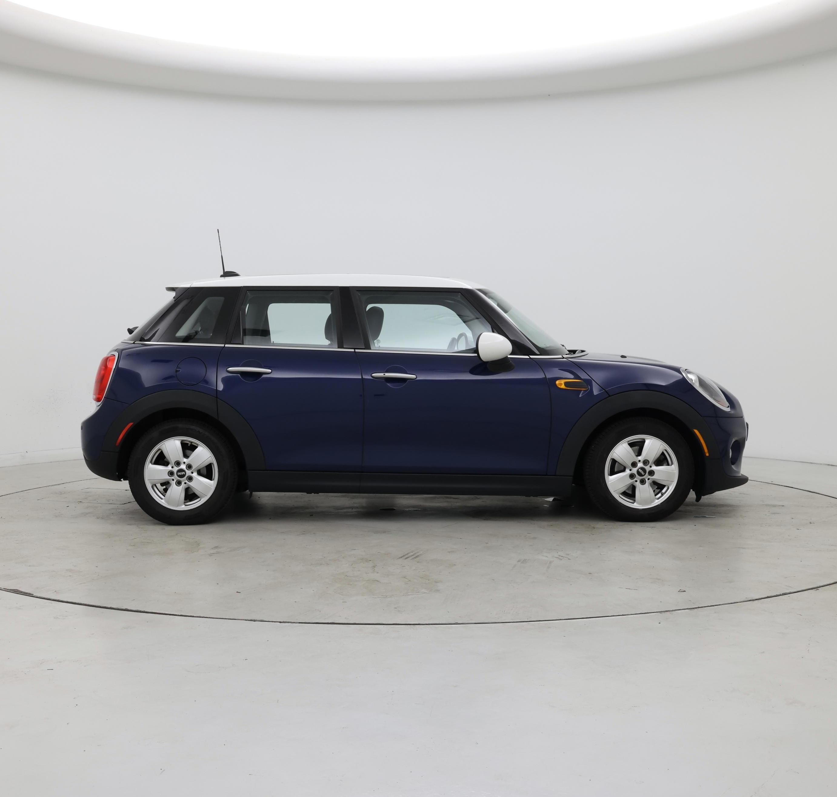 Thumbnail: 2017 MINI Cooper Hardtop - 7