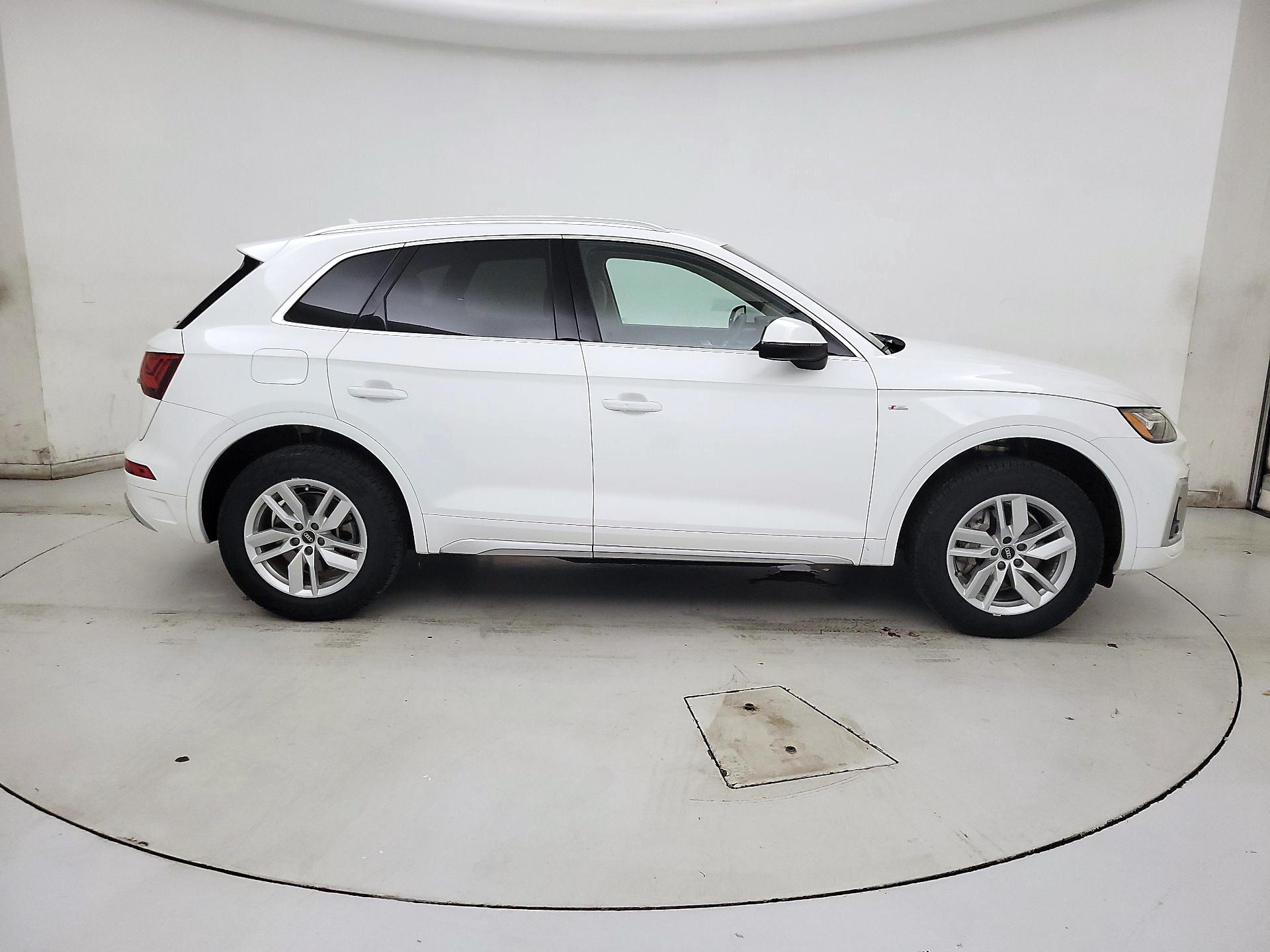 Thumbnail: 2022 Audi Q5 - 4