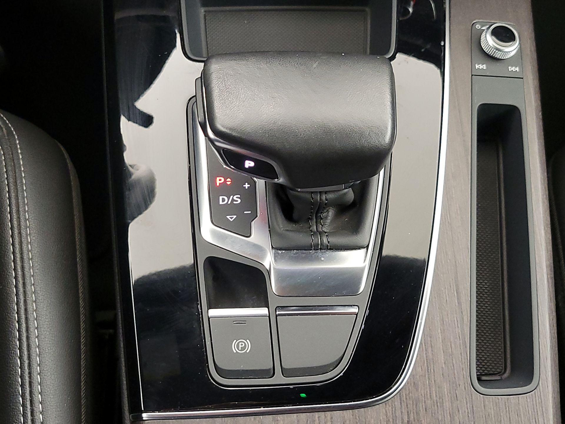 Thumbnail: 2023 Audi Q5 - 17