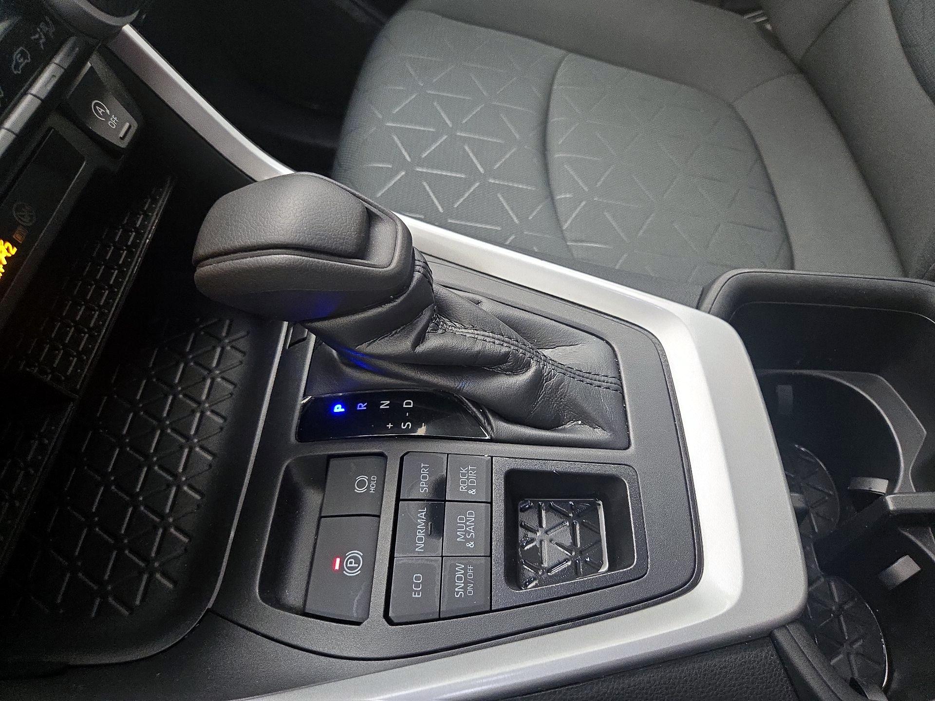 Thumbnail: 2023 Toyota RAV4 - 17